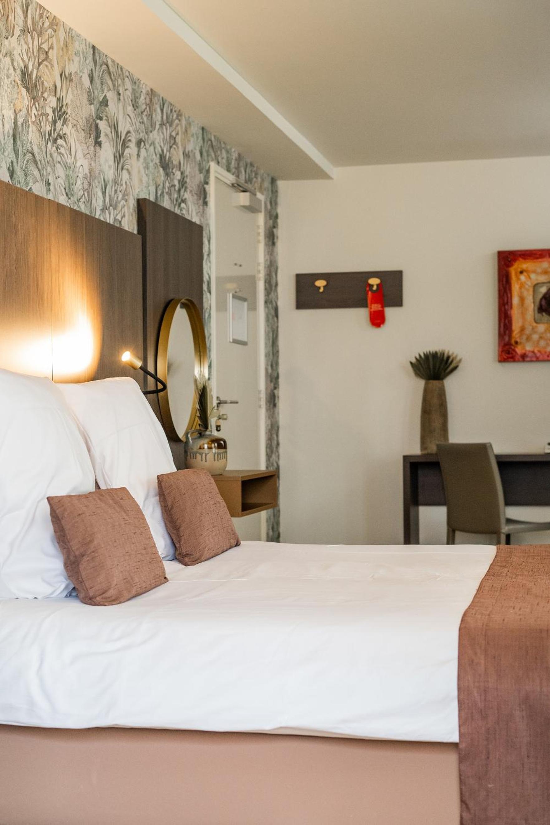 Deluxe Double Room with Bath photo 1