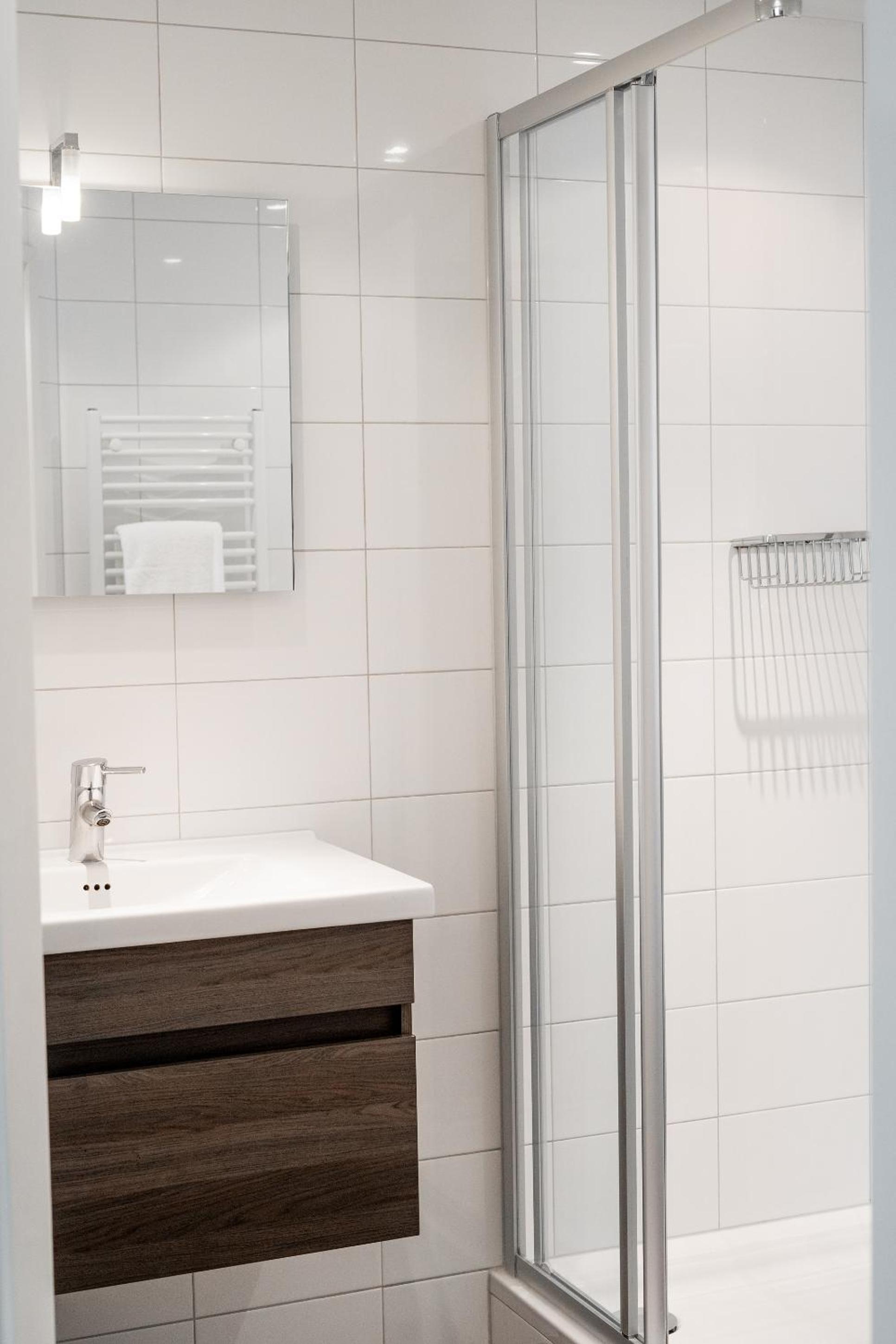 Standard Double Room with Shower - Photo 5