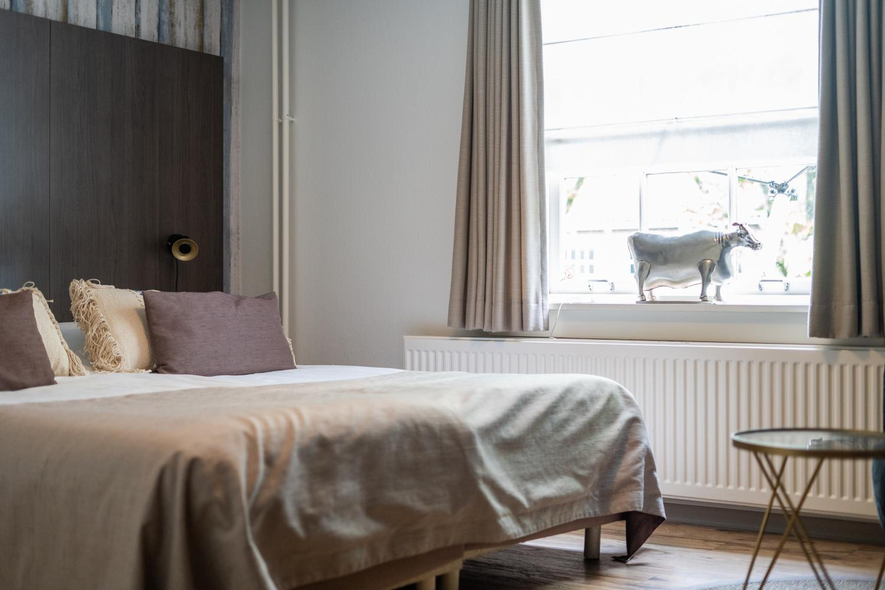 Standard Double Room with Shower - Photo 8