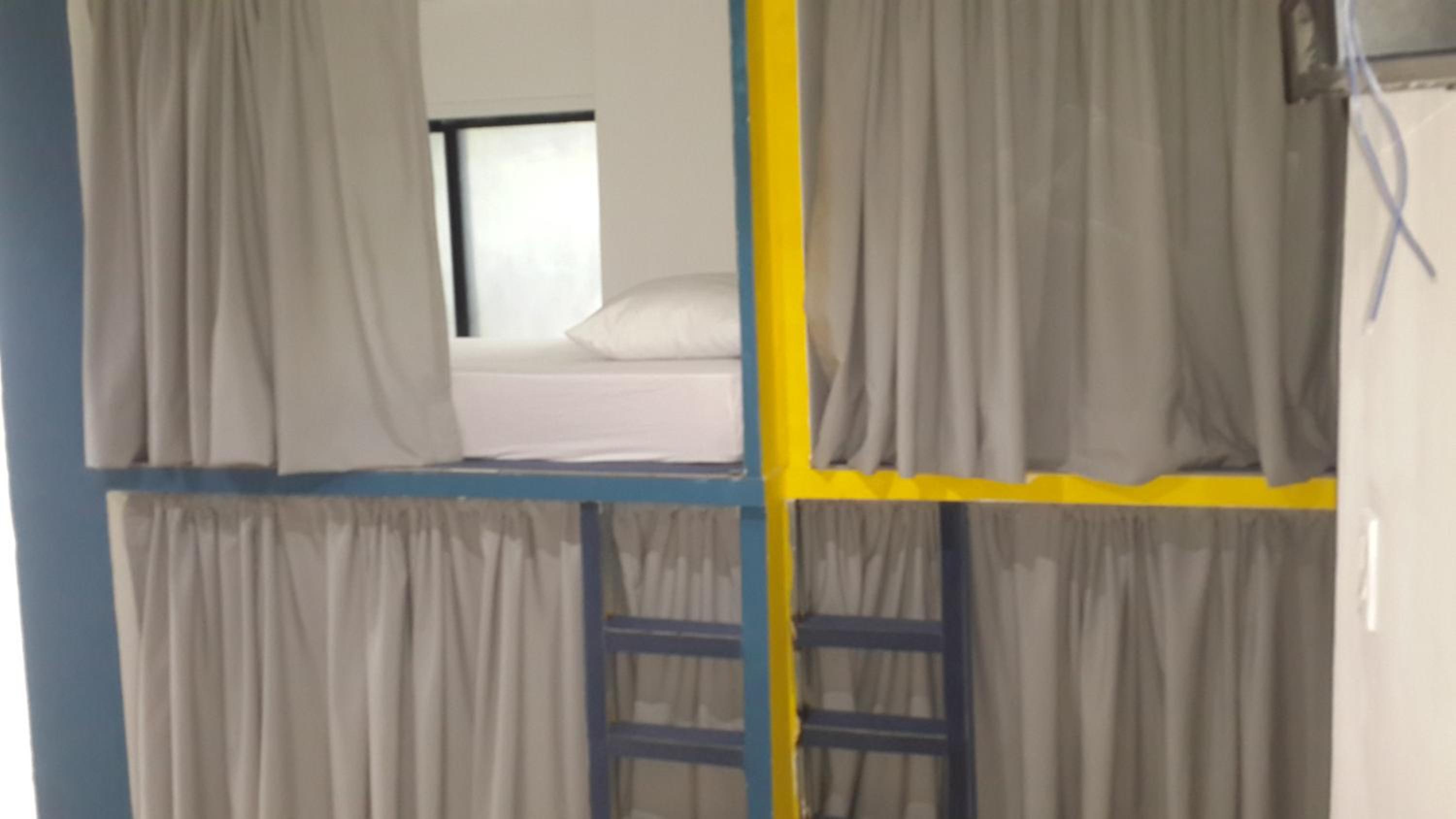 8-Bed Mixed Dormitory Room photo 3