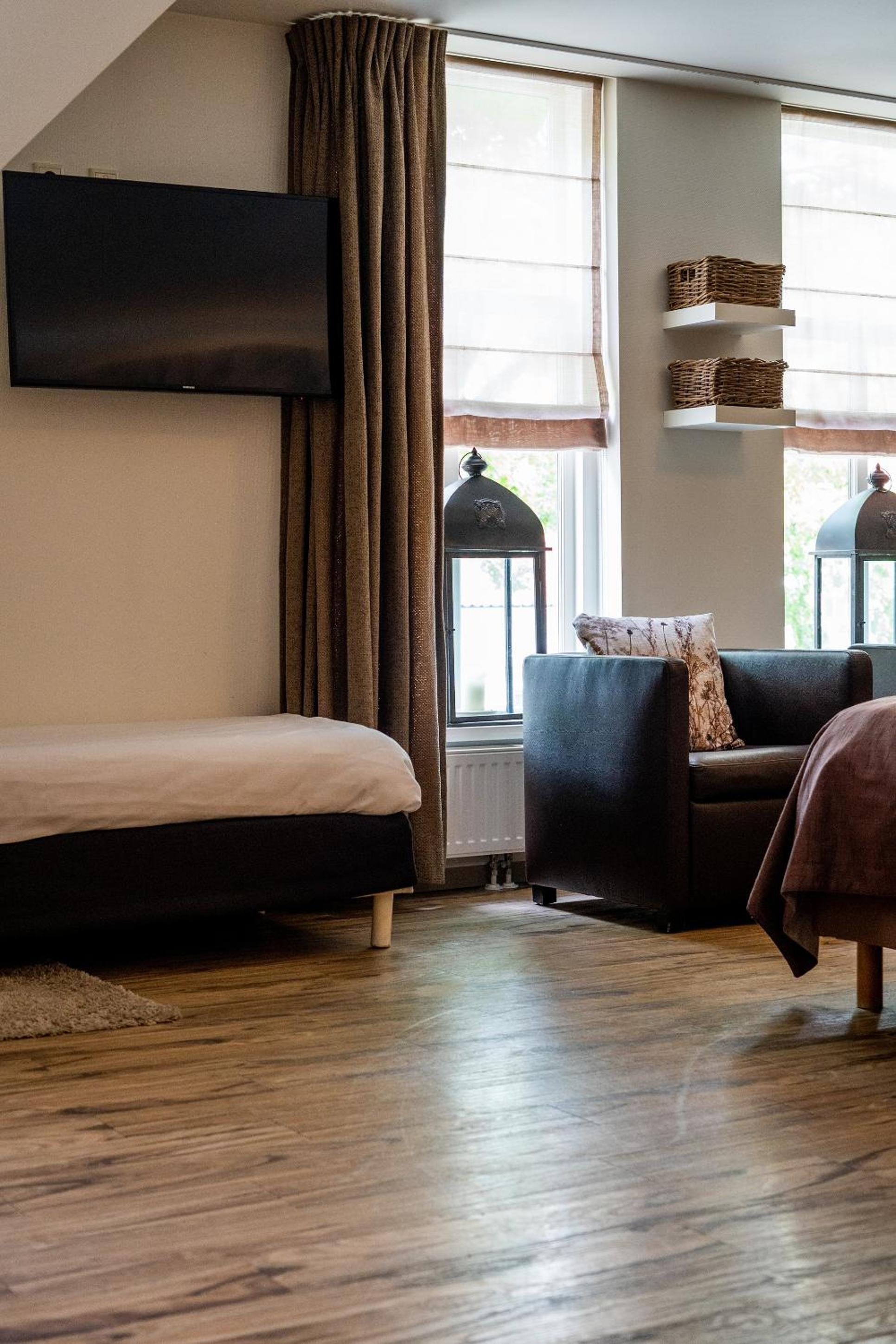 Deluxe Double Room with Bath photo 2