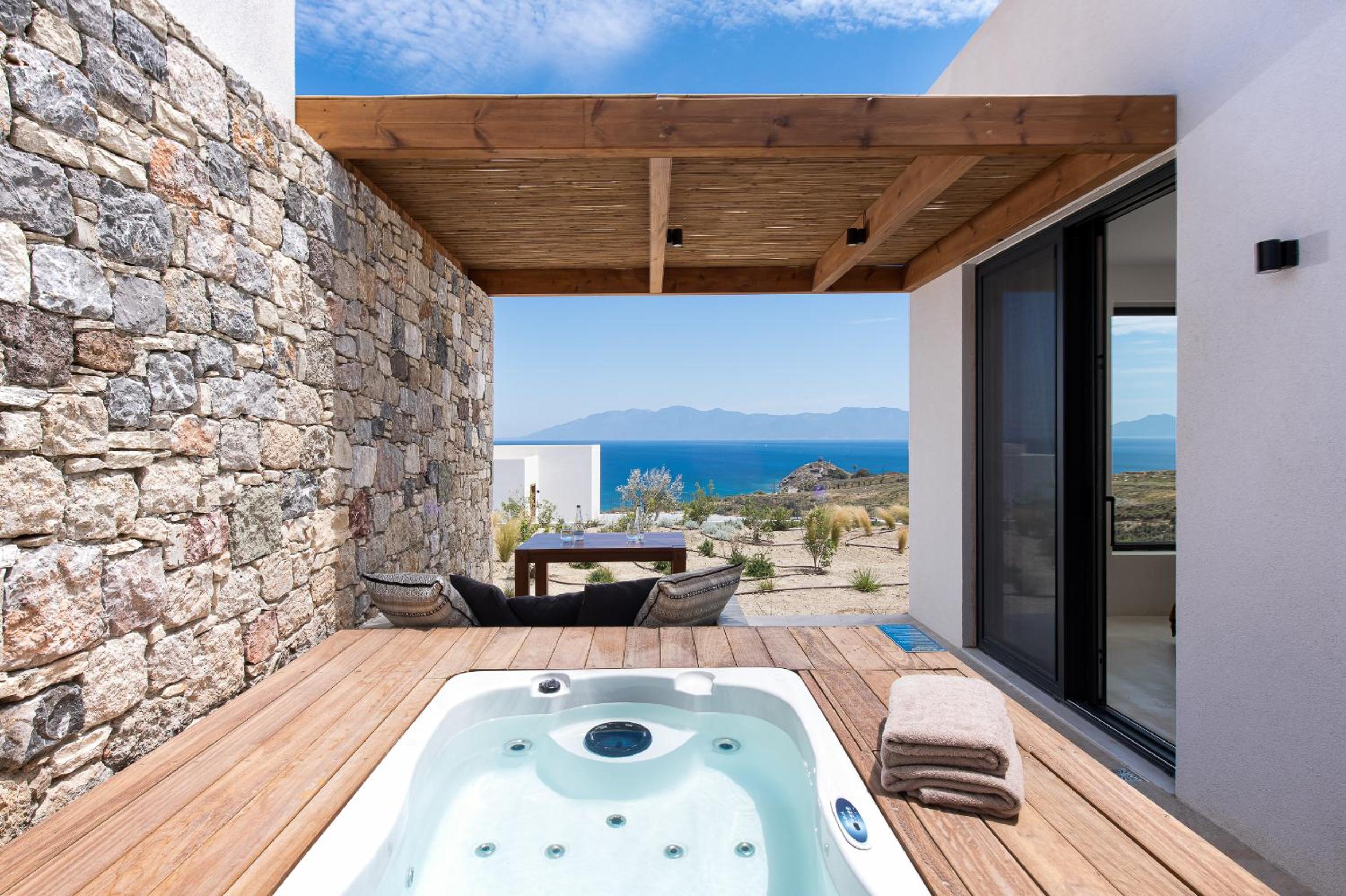 Junior Suite Sea View with Hot Tub - Photo 5