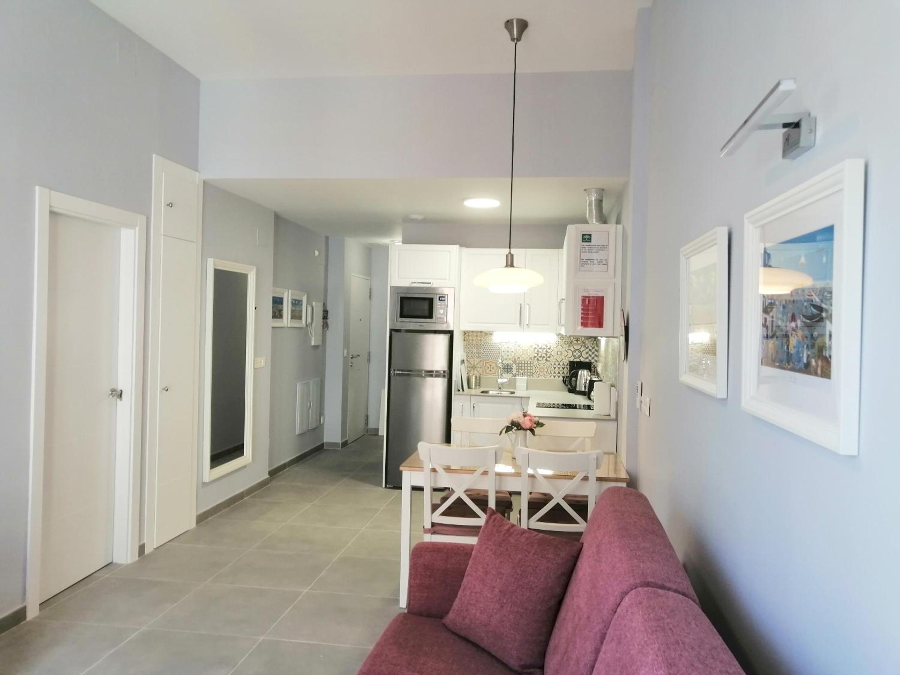 Apartamento de una habitación con balcón