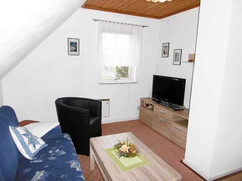 One-Bedroom Apartment with Shower photo 1