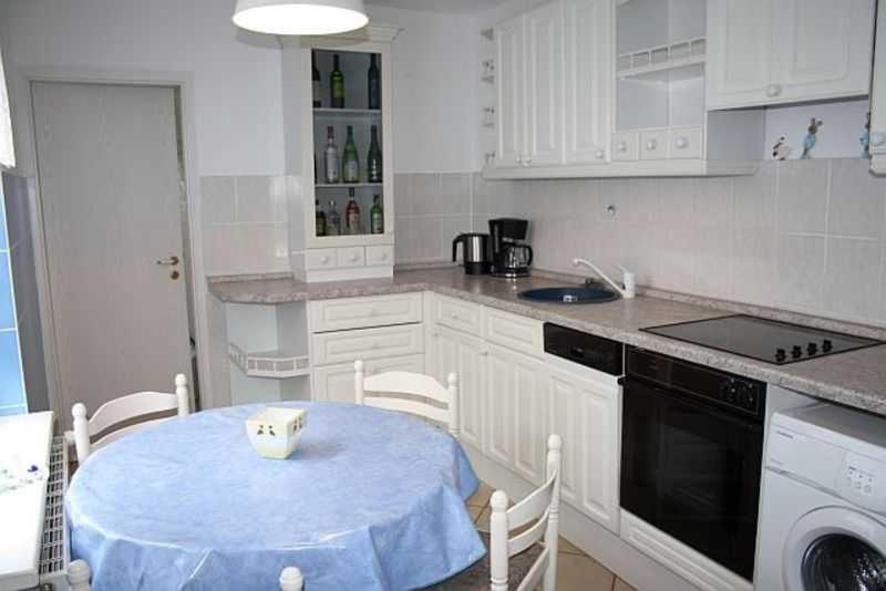 One-Bedroom Apartment with Shower photo 3