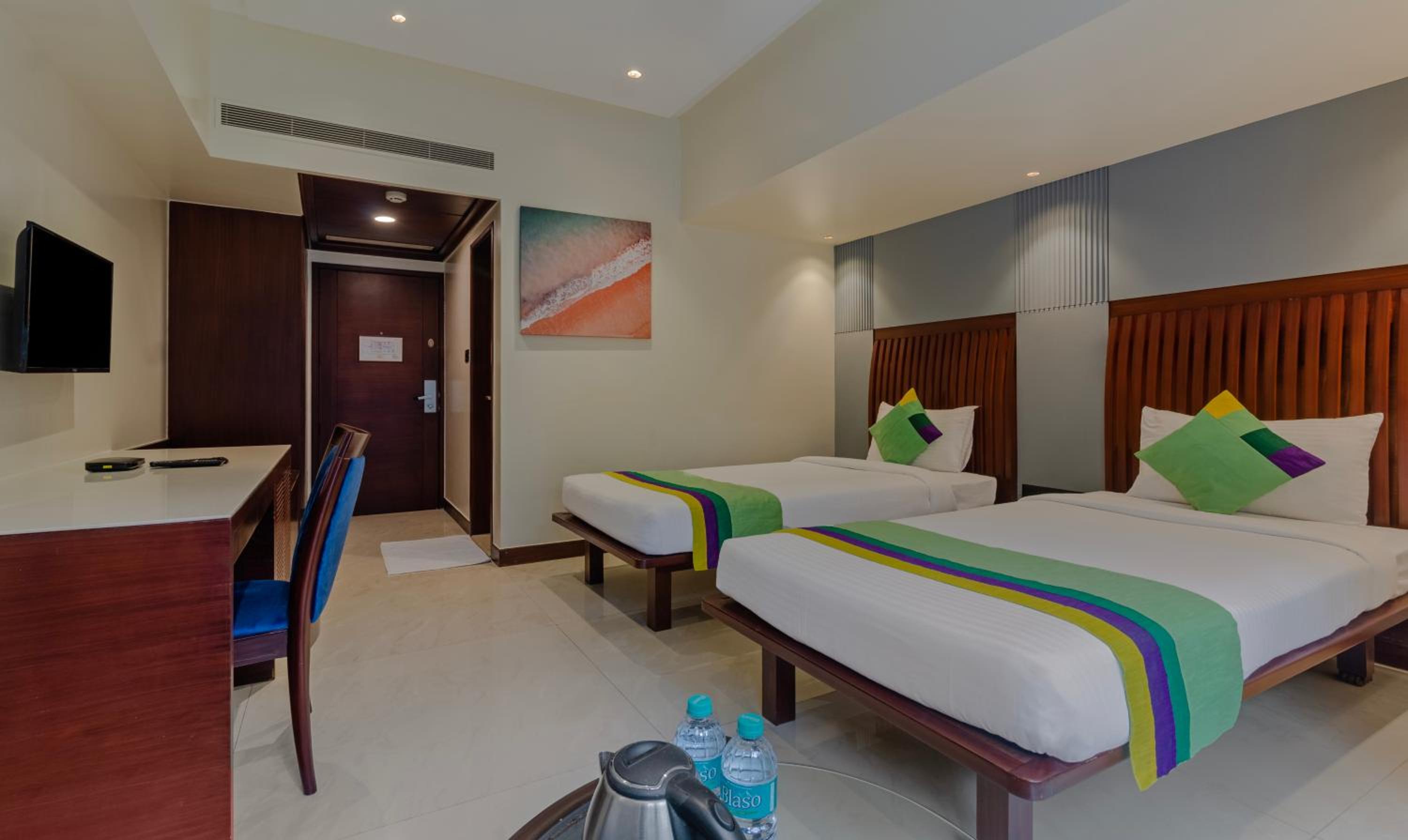 Deluxe Double Room - Photo 9
