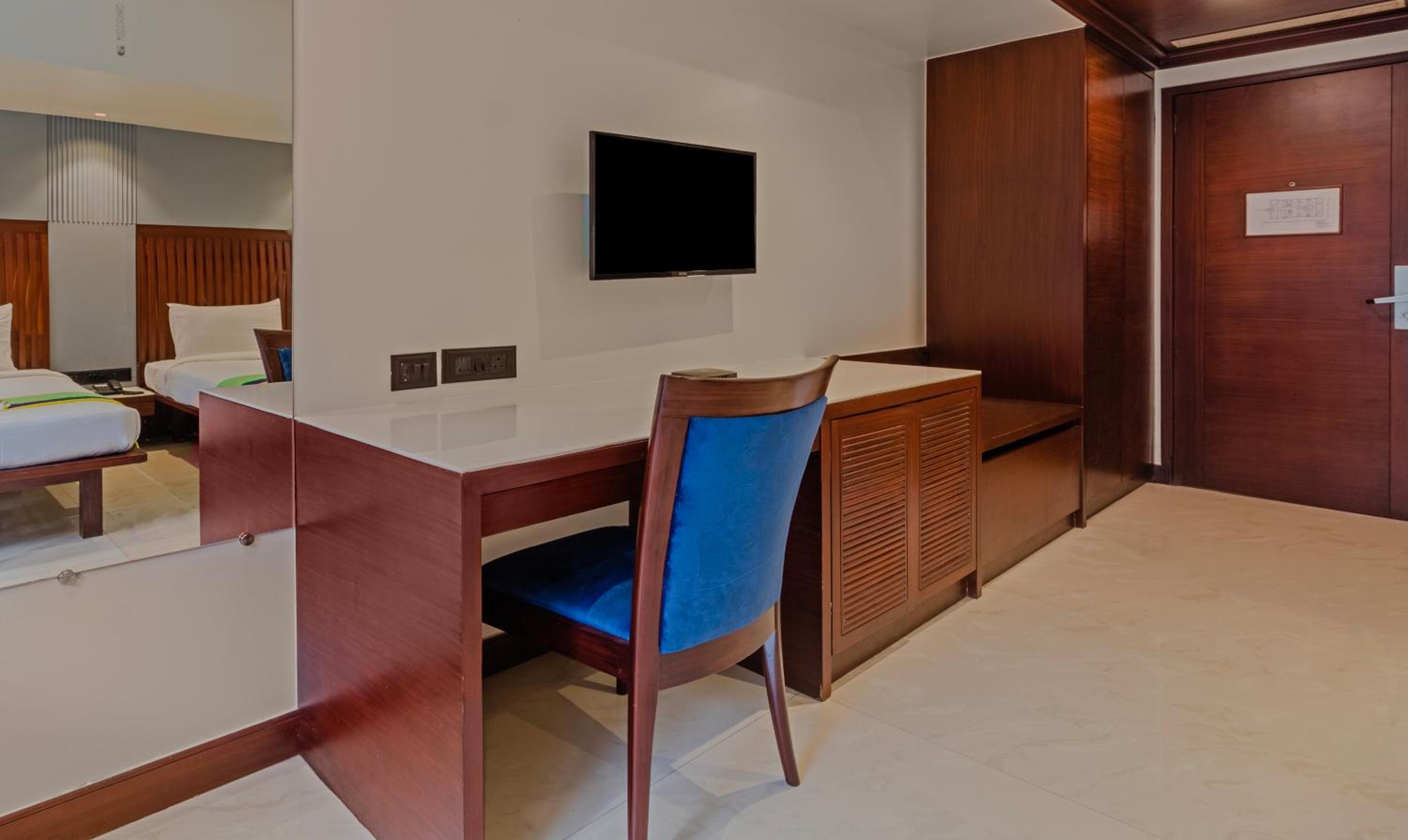 Deluxe Double Room - Photo 8