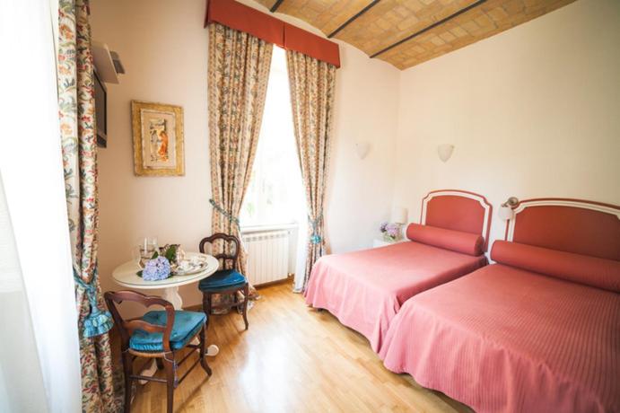Deluxe King Room photo 1