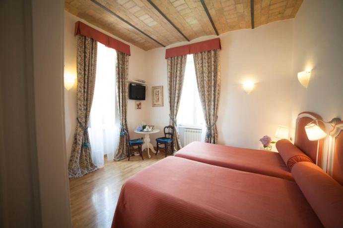 Deluxe King Room photo 2