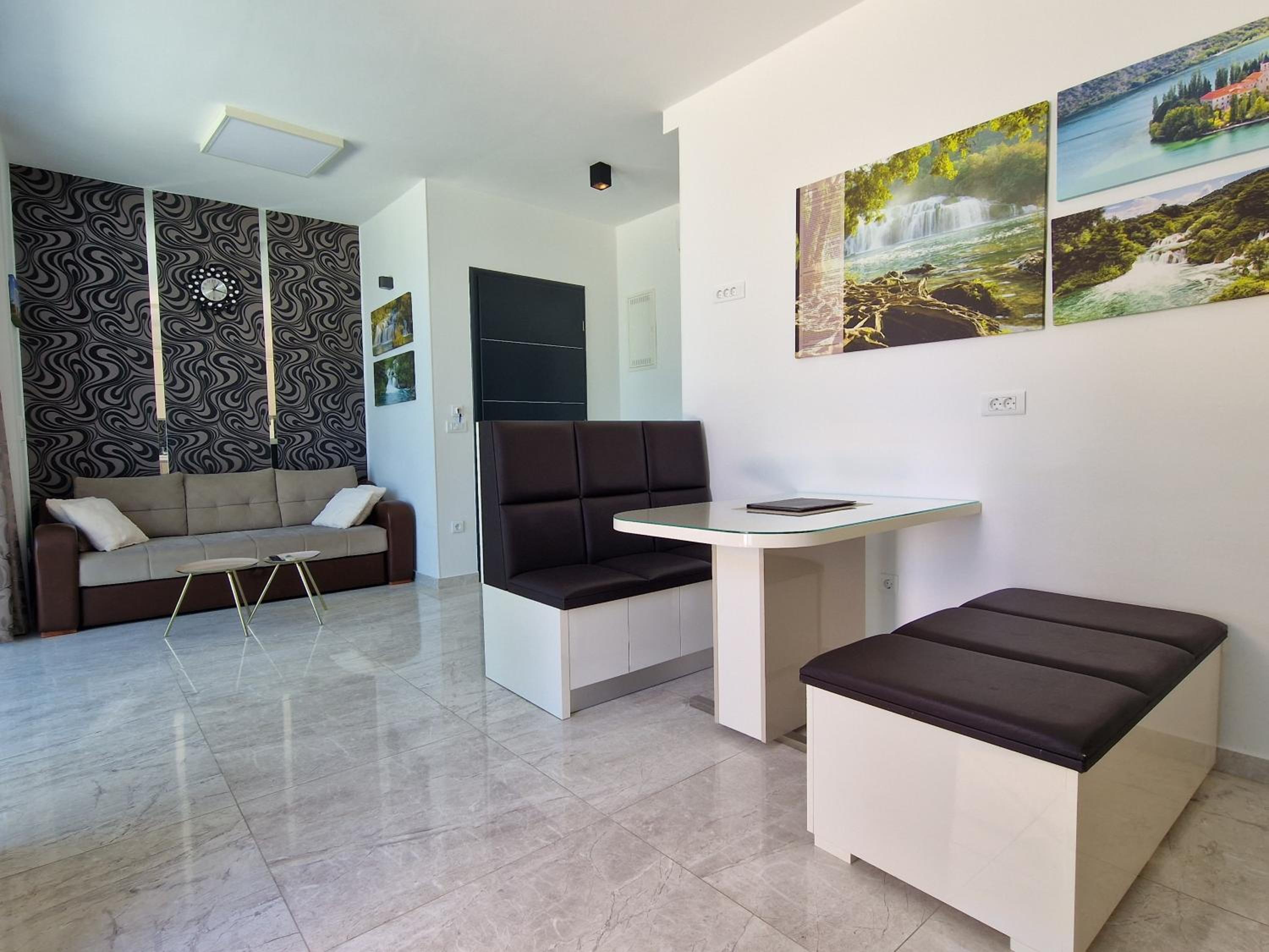 One-Bedroom Apartment with Sea View photo 1