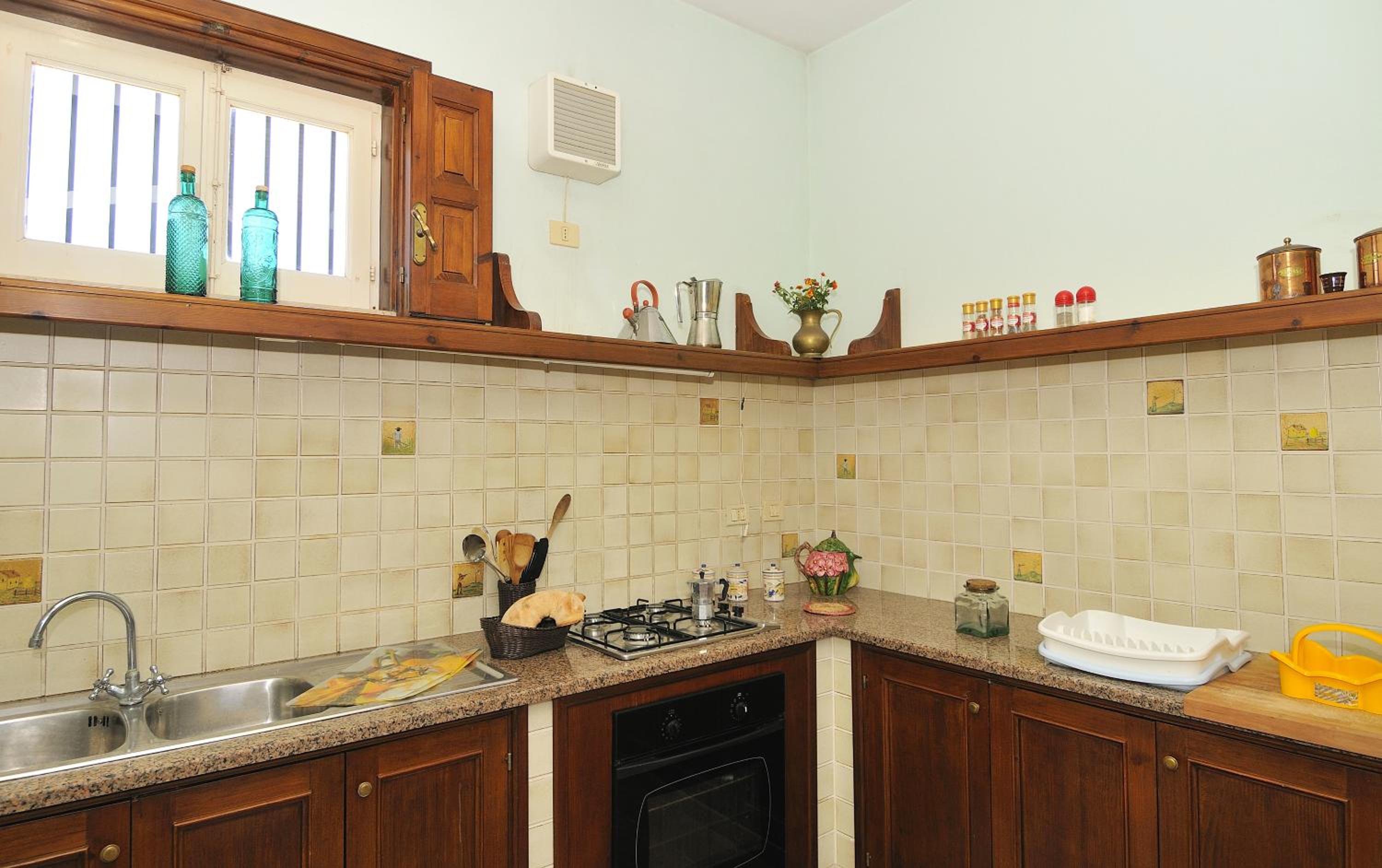 Four-Bedroom House with Sea View - Split Level - Photo 3