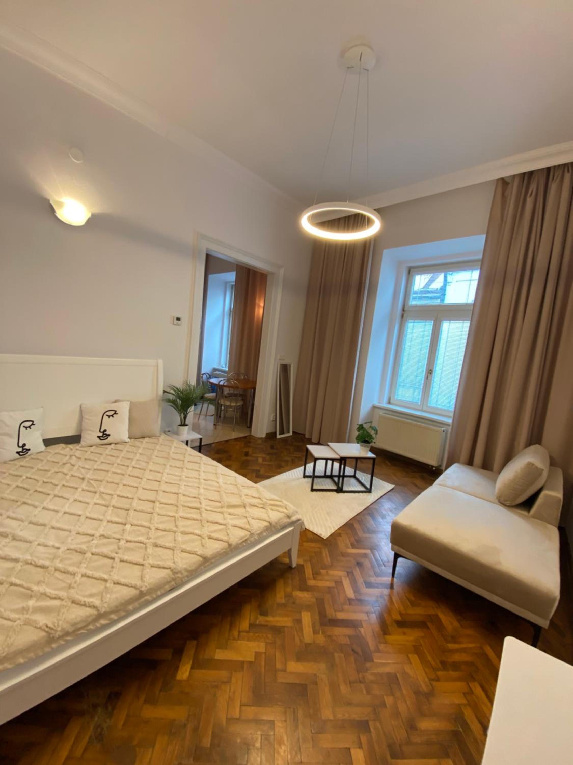 One-Bedroom Apartment photo 1