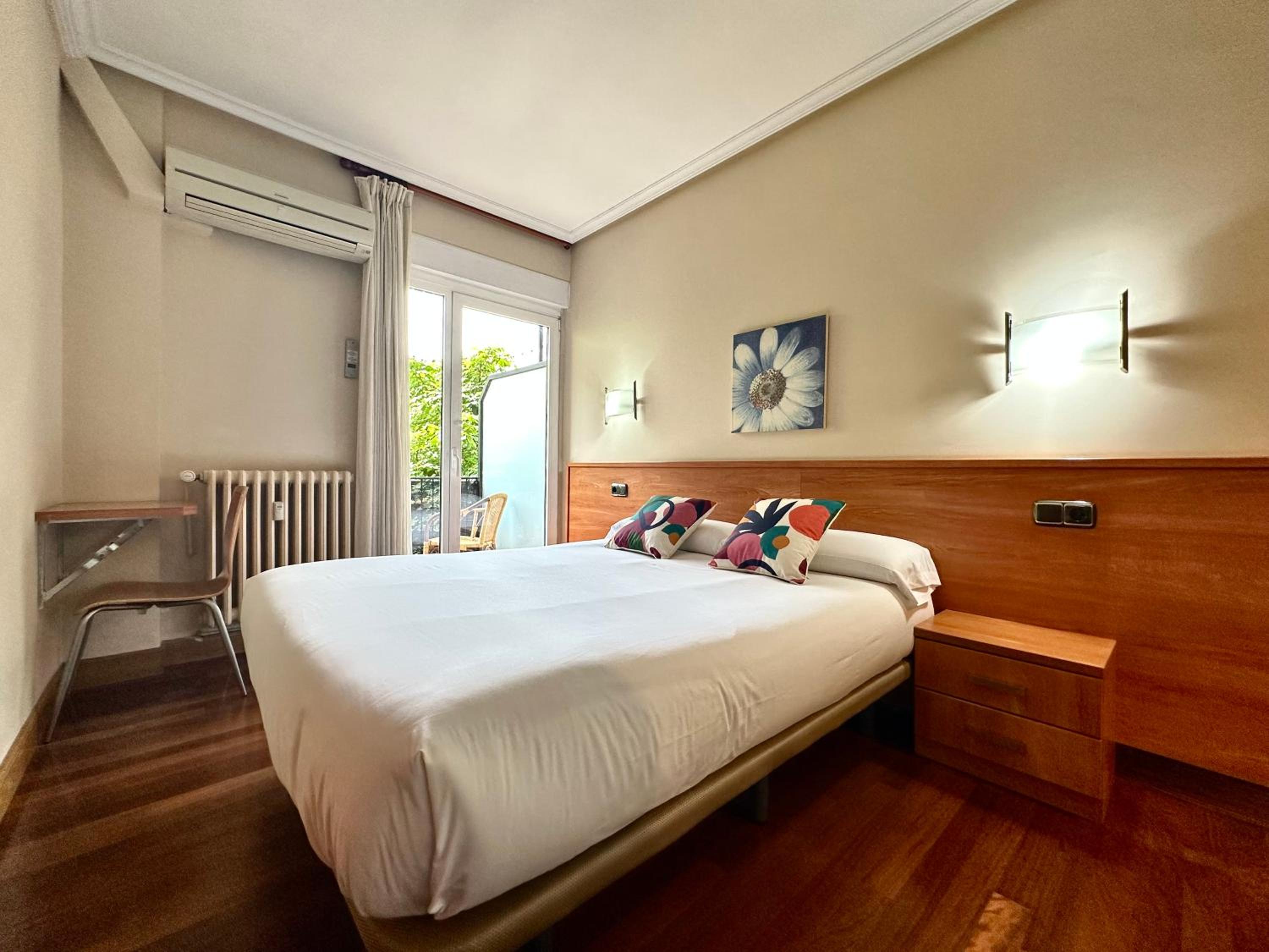 Standard Double Room - Photo 7