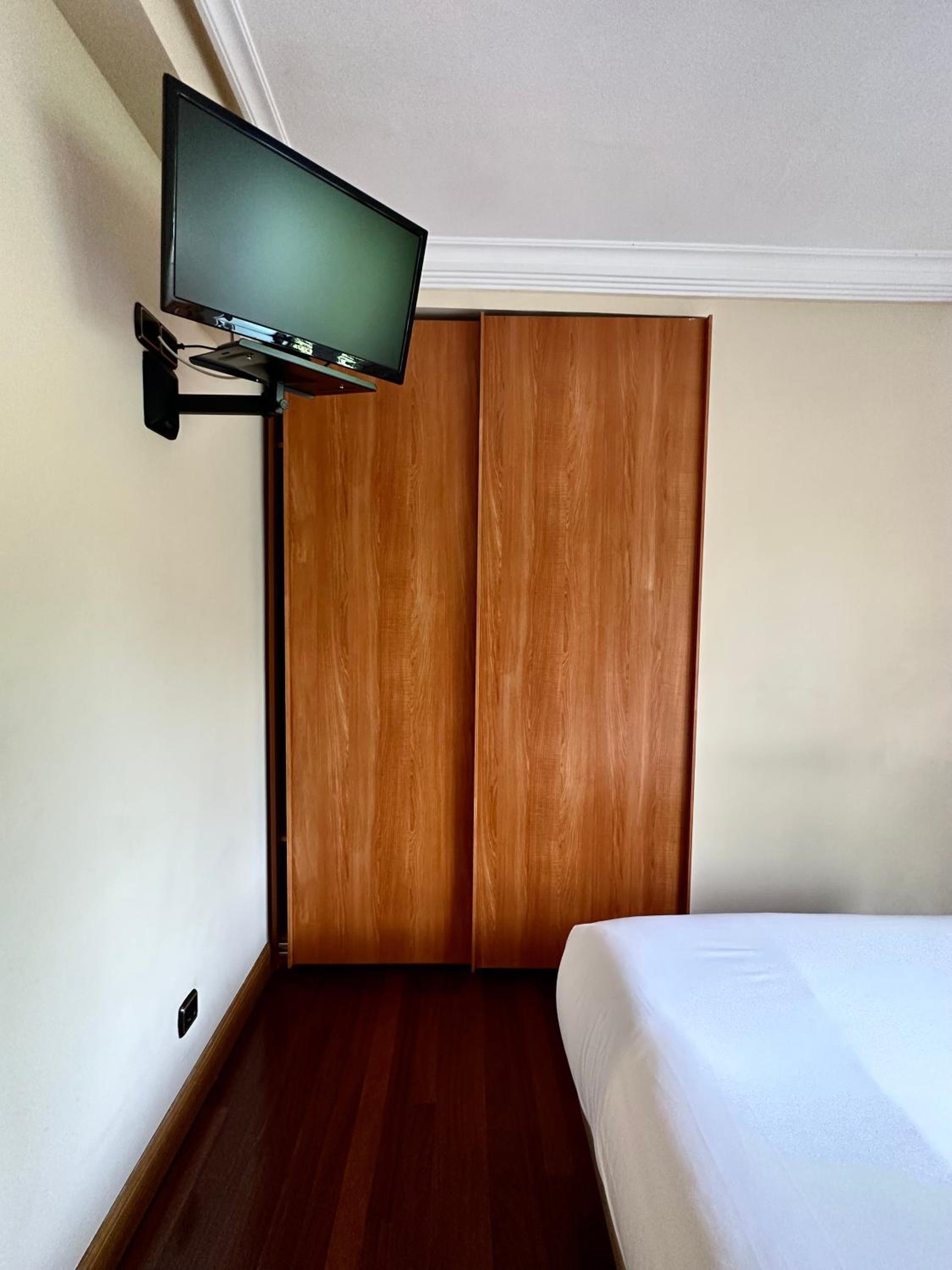Standard Double Room - Photo 6
