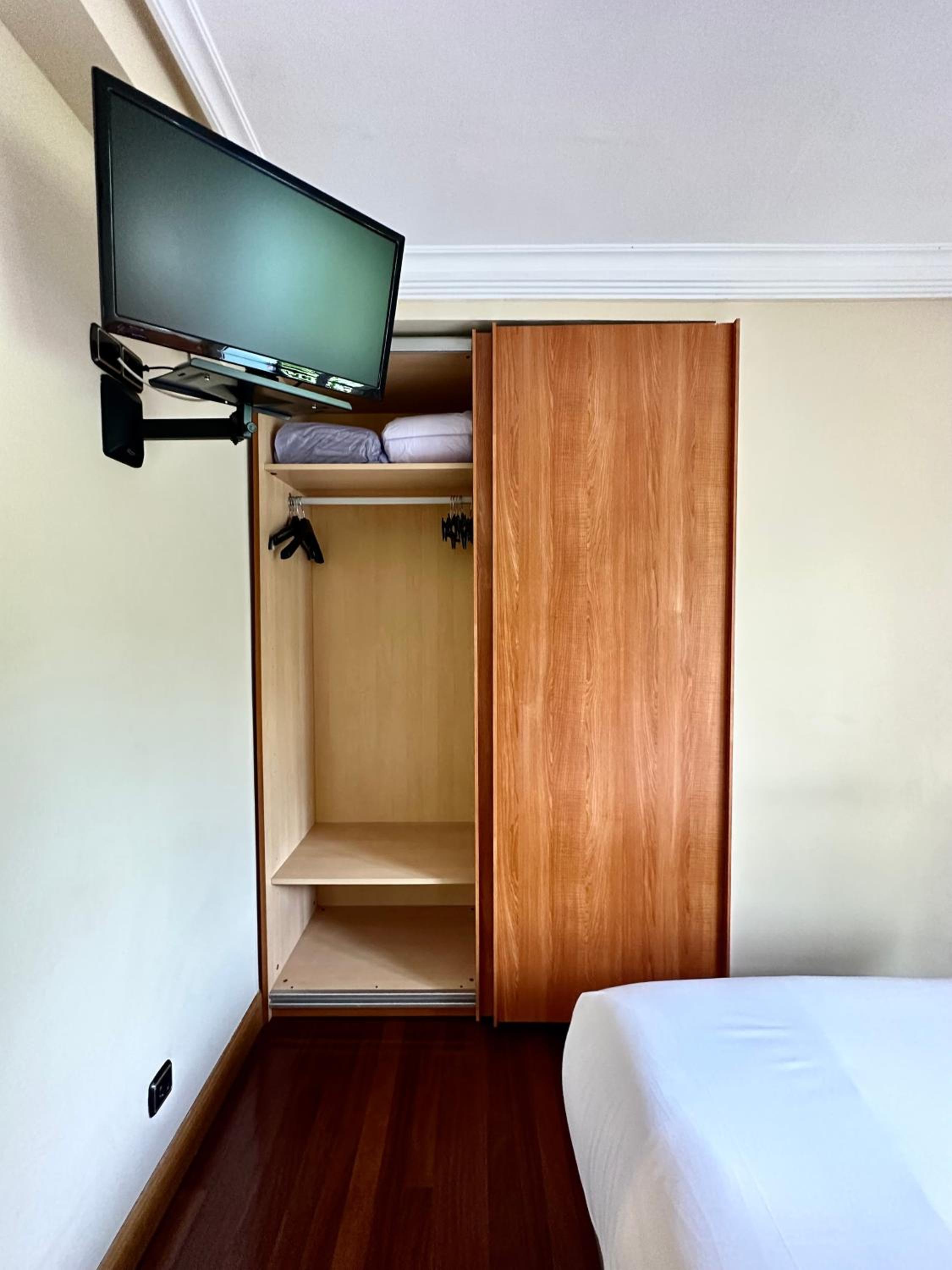 Standard Double Room - Photo 2