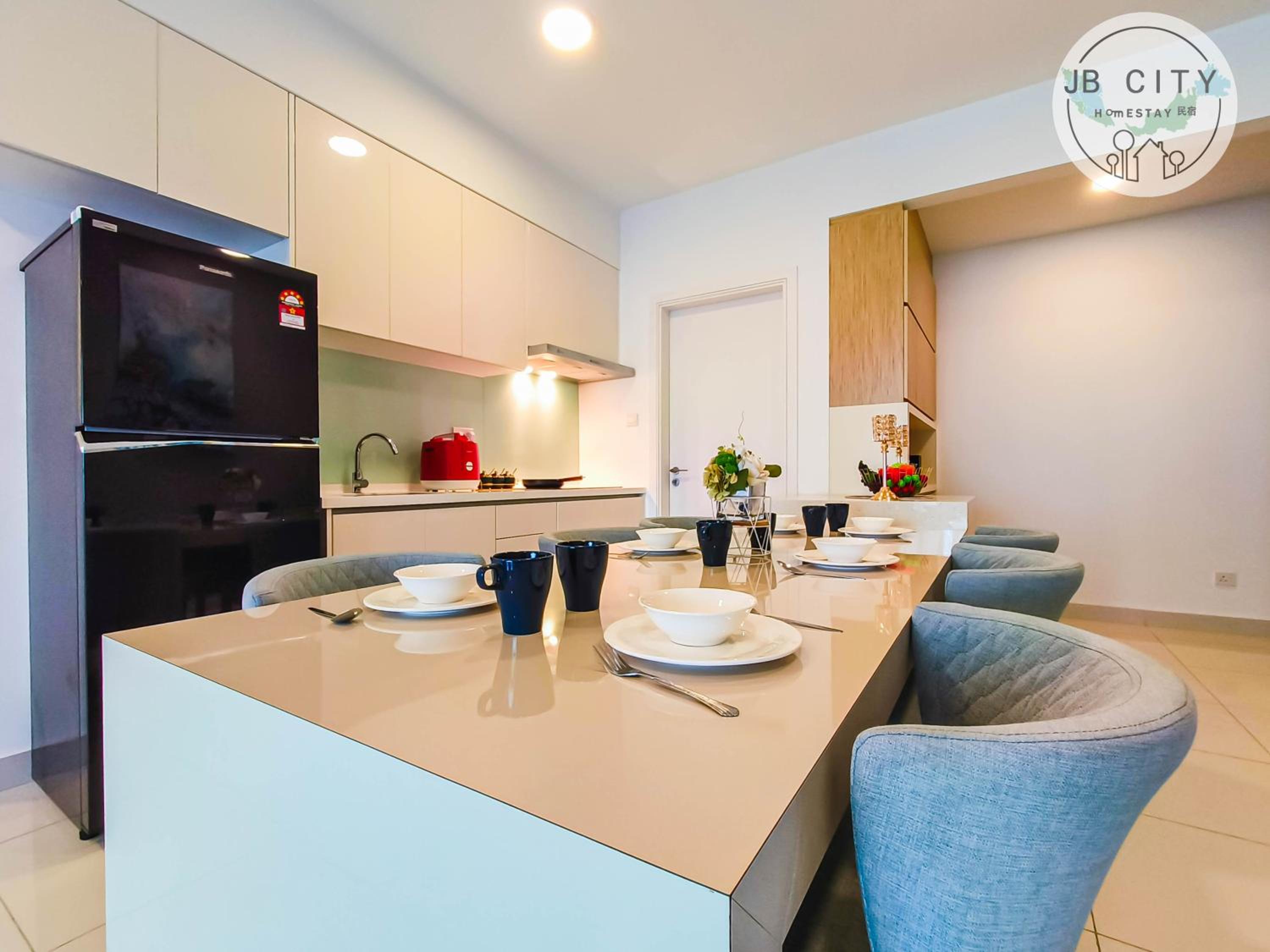 Apartment with Balcony - Photo 15