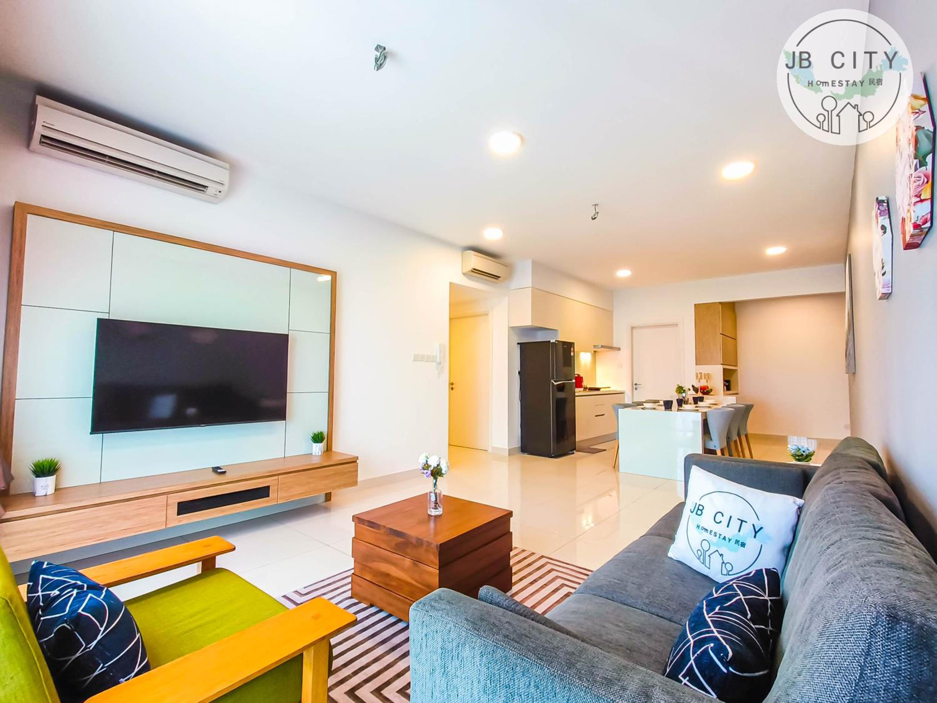 Apartment with Balcony - Photo 9