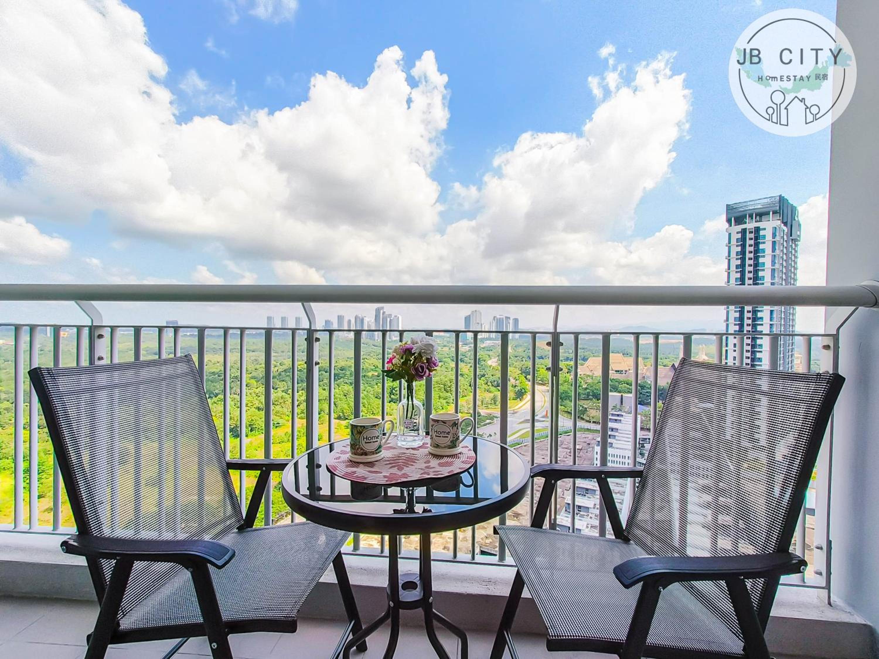 Apartment with Balcony - Photo 17