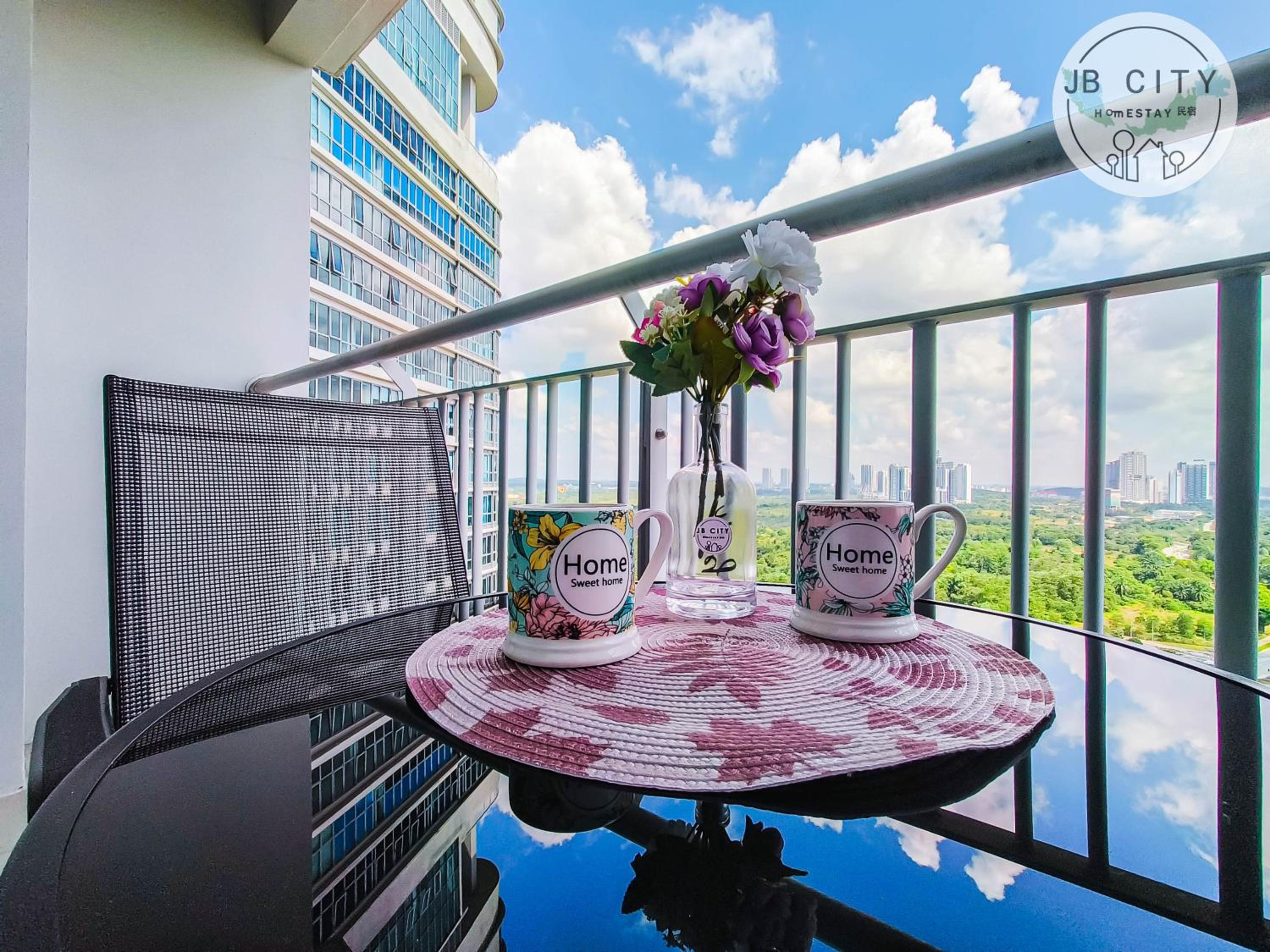 Apartment with Balcony - Photo 18