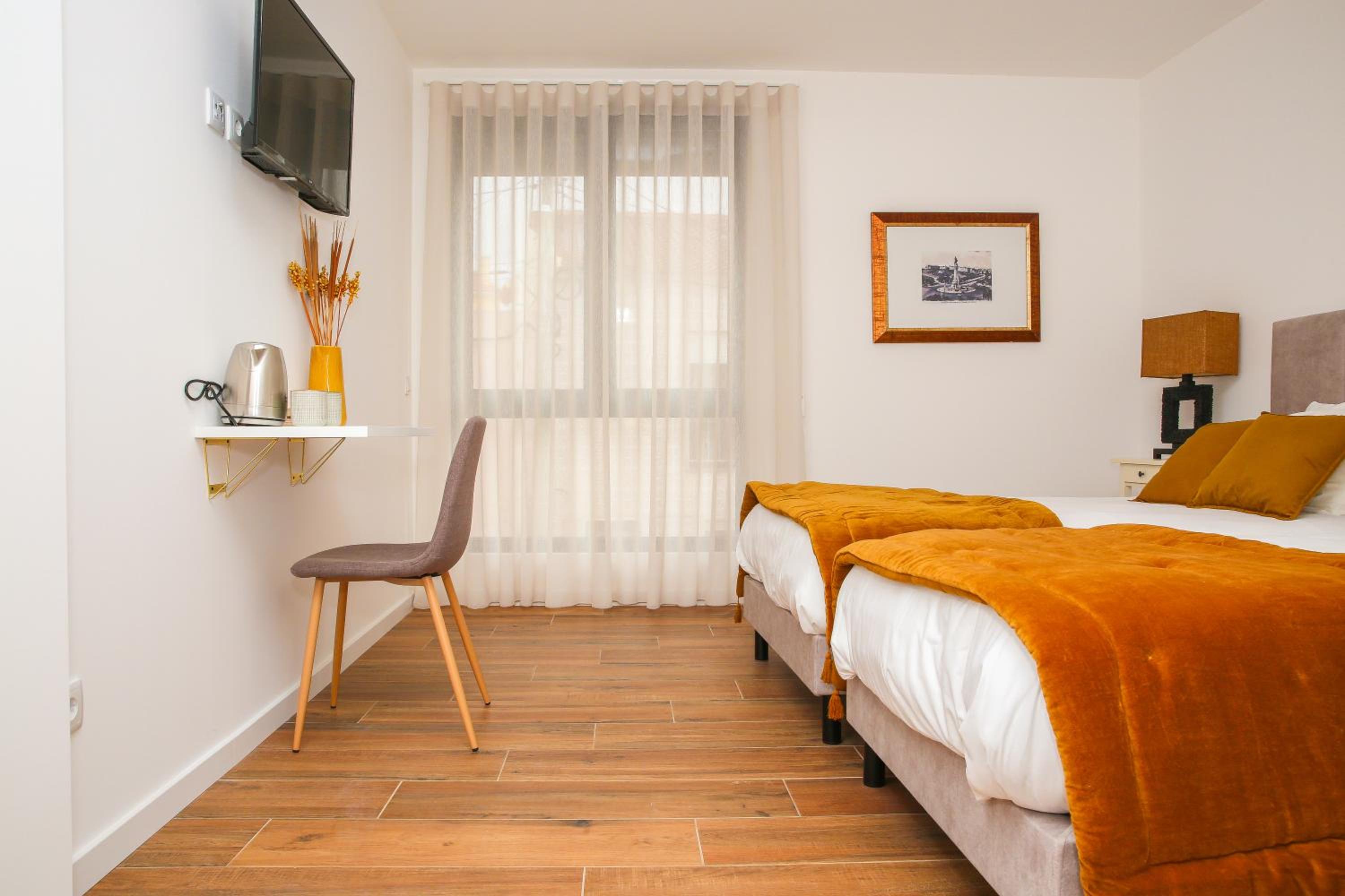 Suite with City View - Photo 36