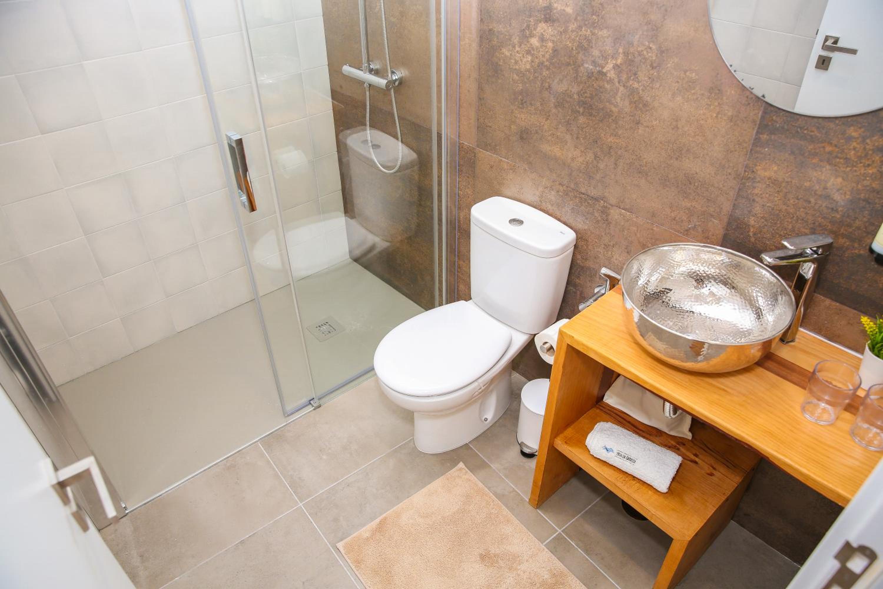 Suite with City View - Photo 18