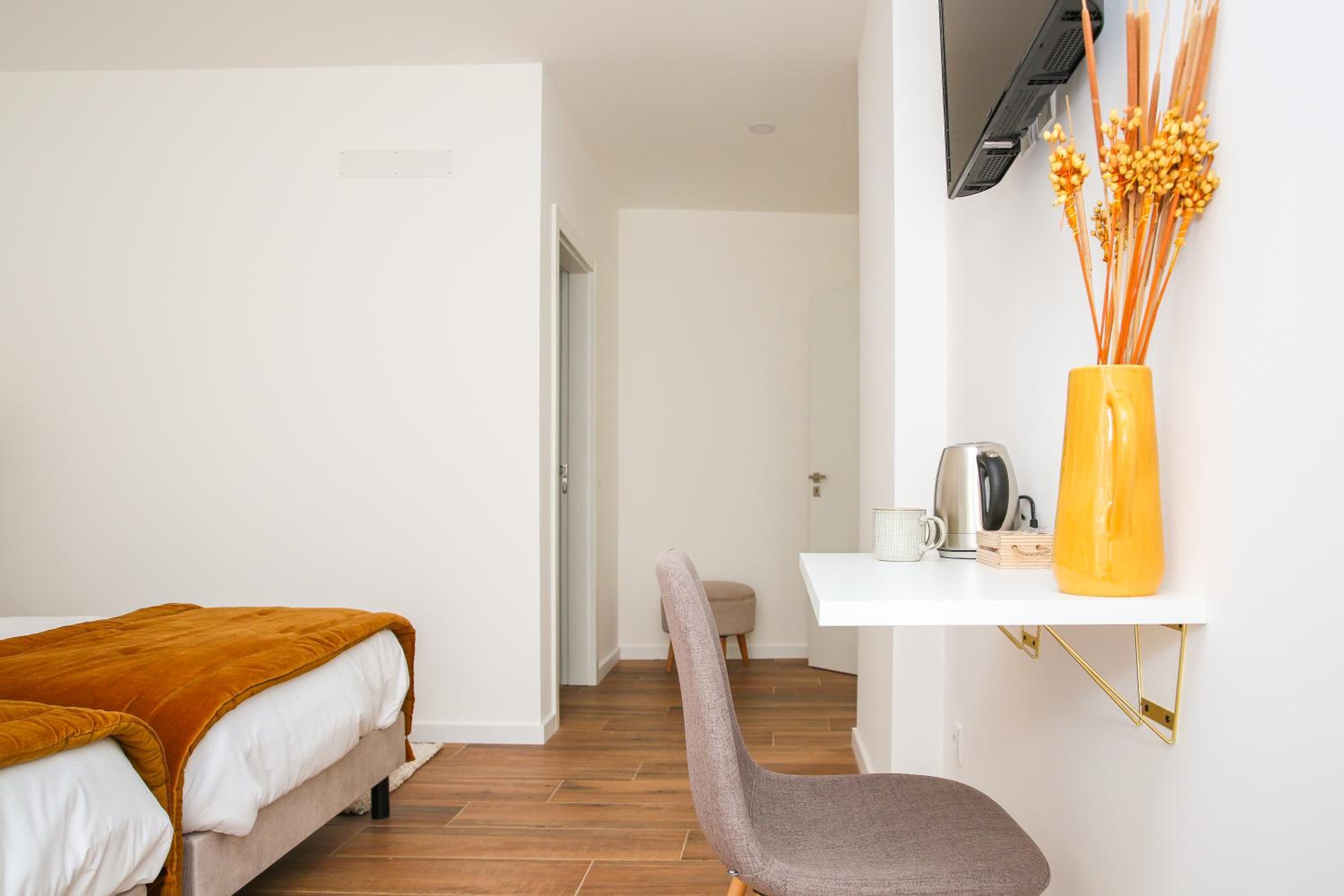 Suite with City View - Photo 20