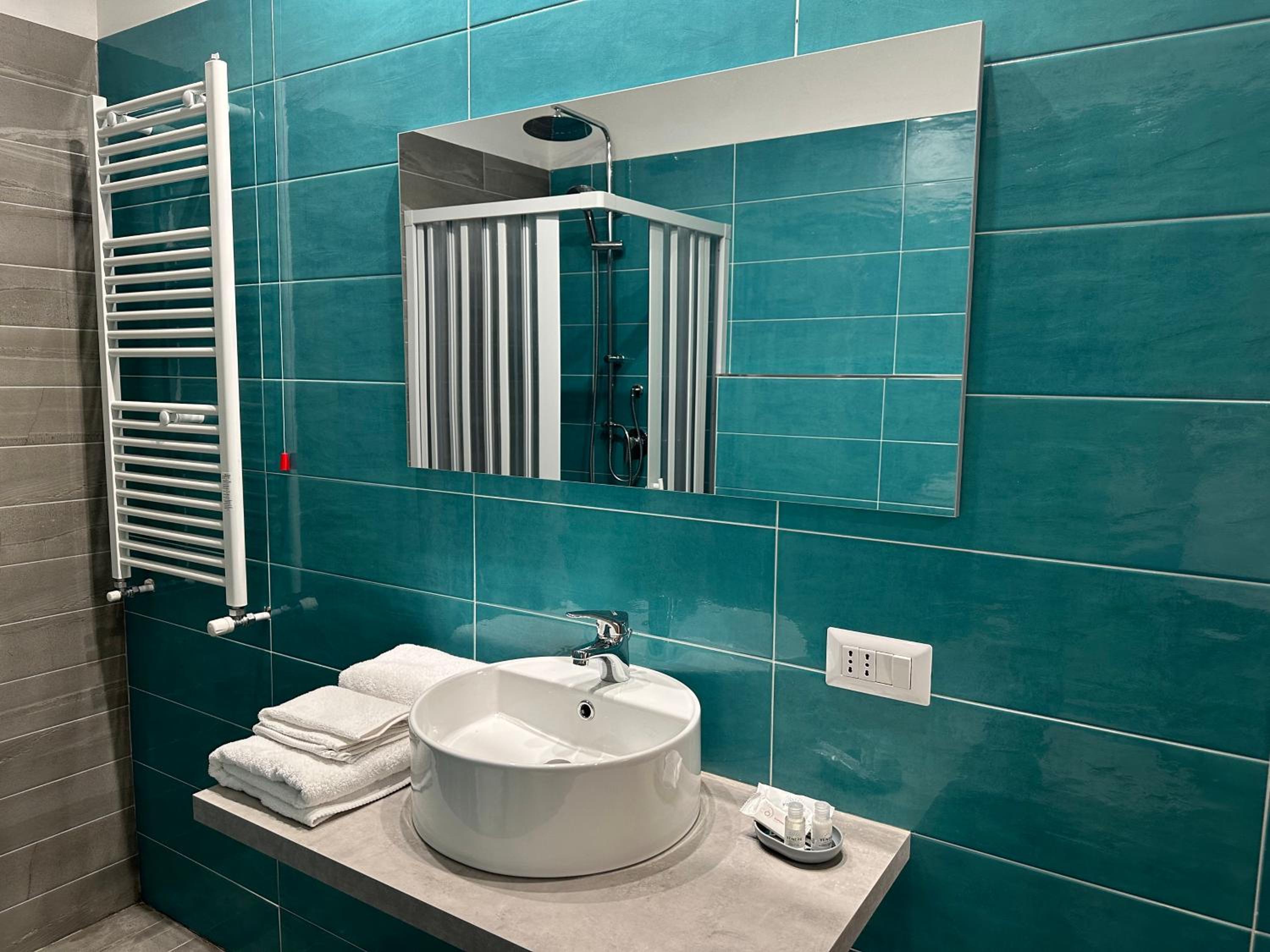 Quadruple Room with Private Bathroom photo 3