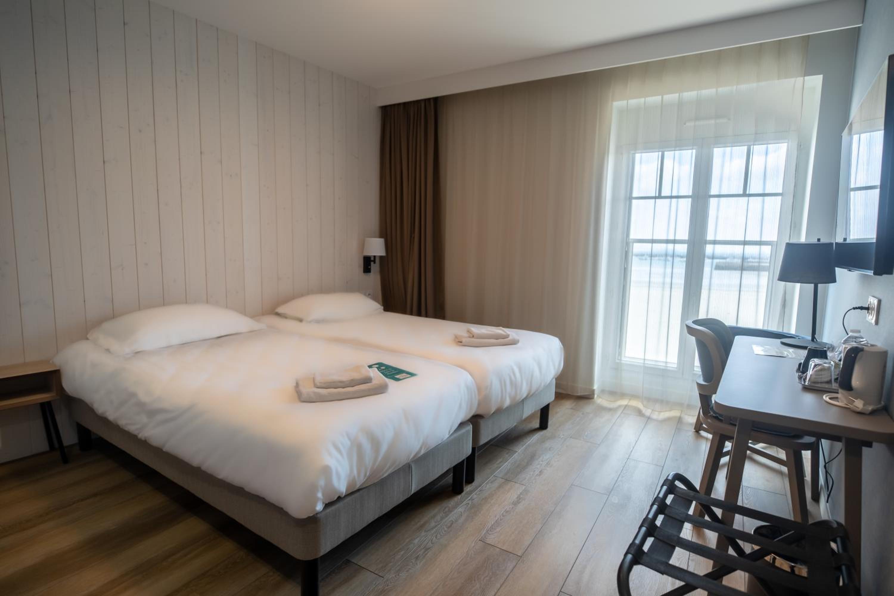Superior Twin Room with Sea View photo 1