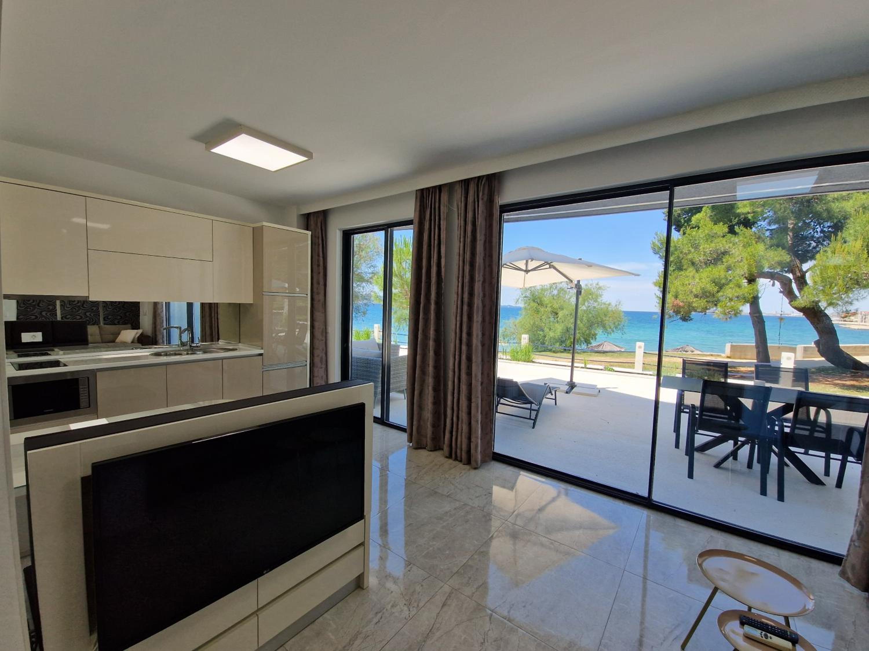 One-Bedroom Apartment with Sea View photo 3