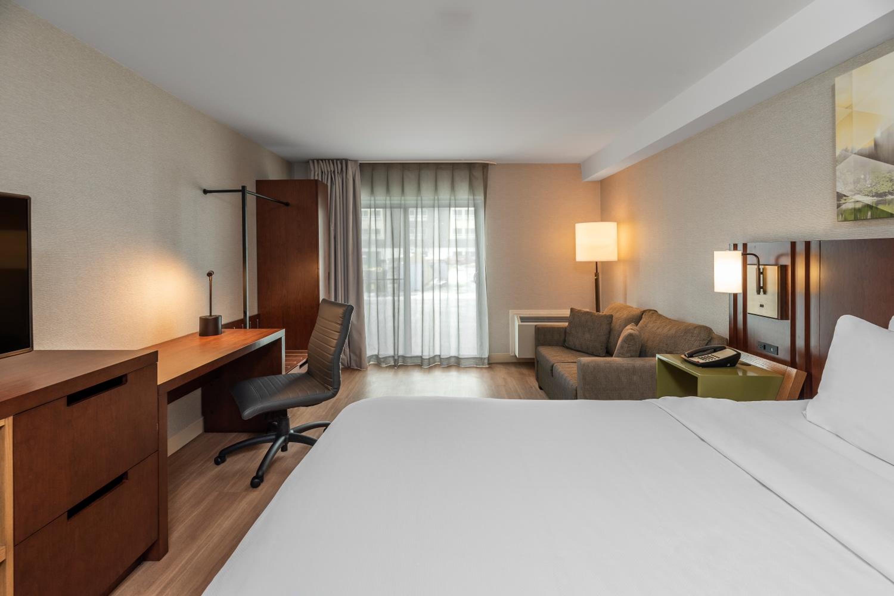 King Room - Non Smoking - Photo 6