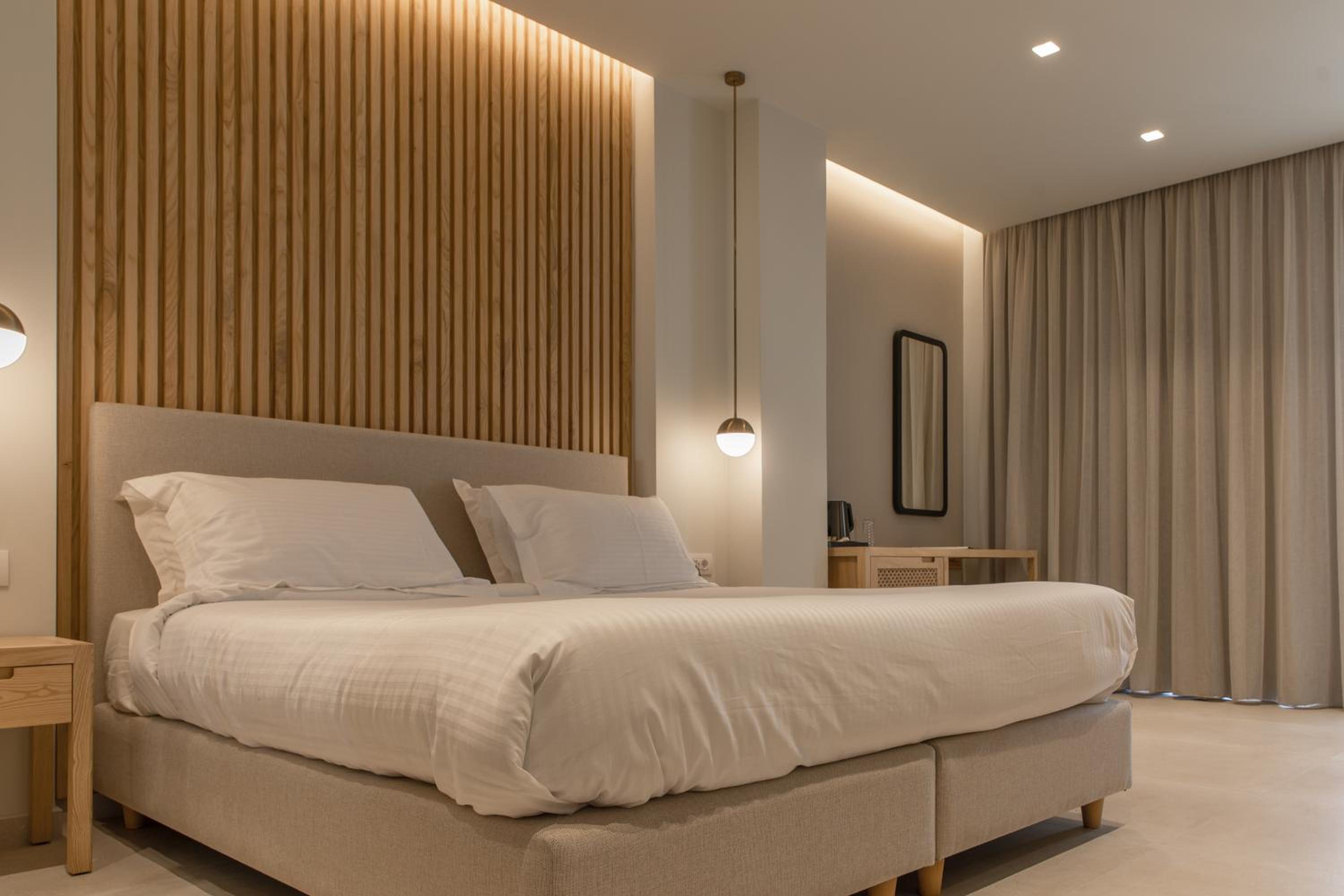 Deluxe Suite with Spa Bath - Photo 1