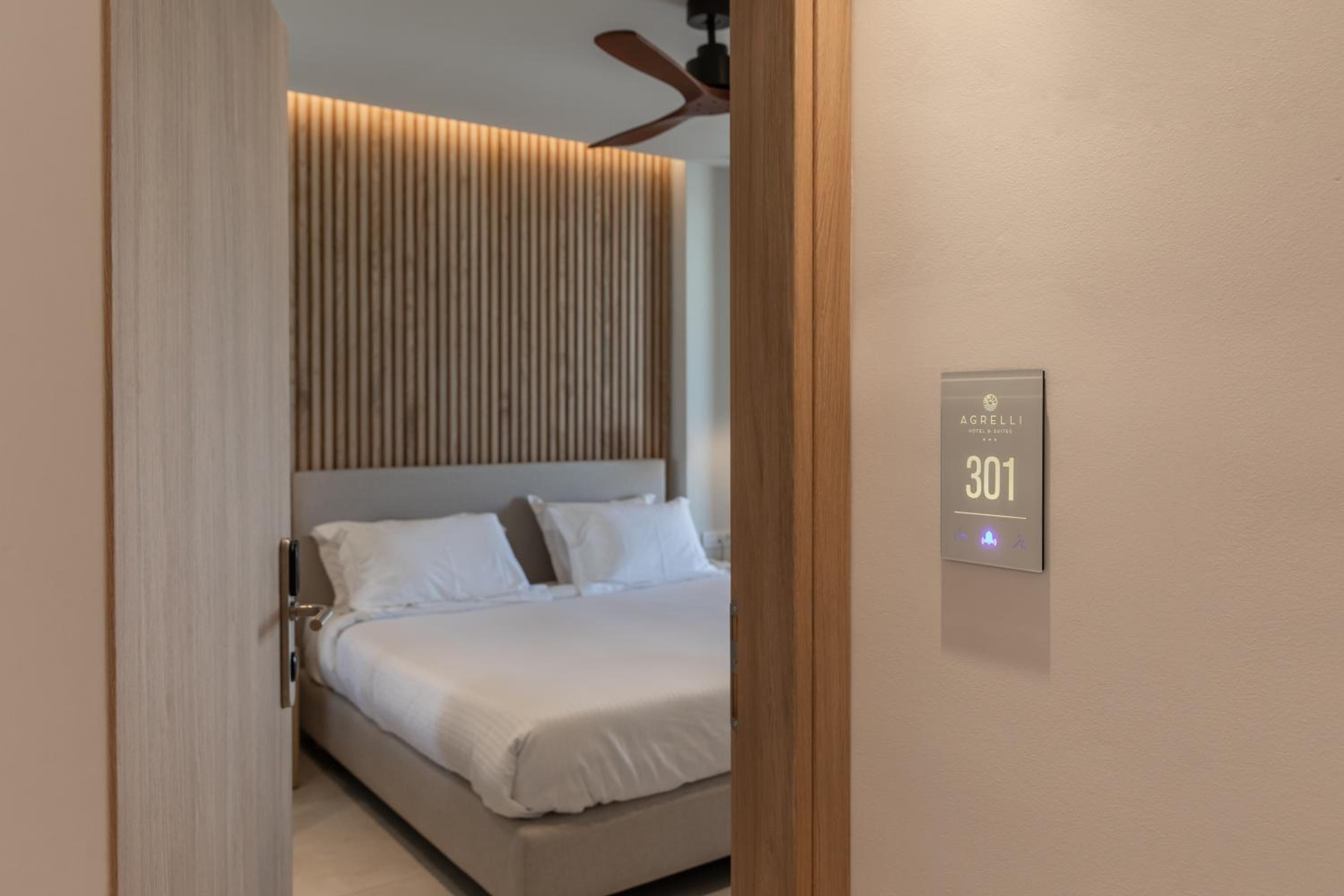 Deluxe Suite with Spa Bath - Photo 10