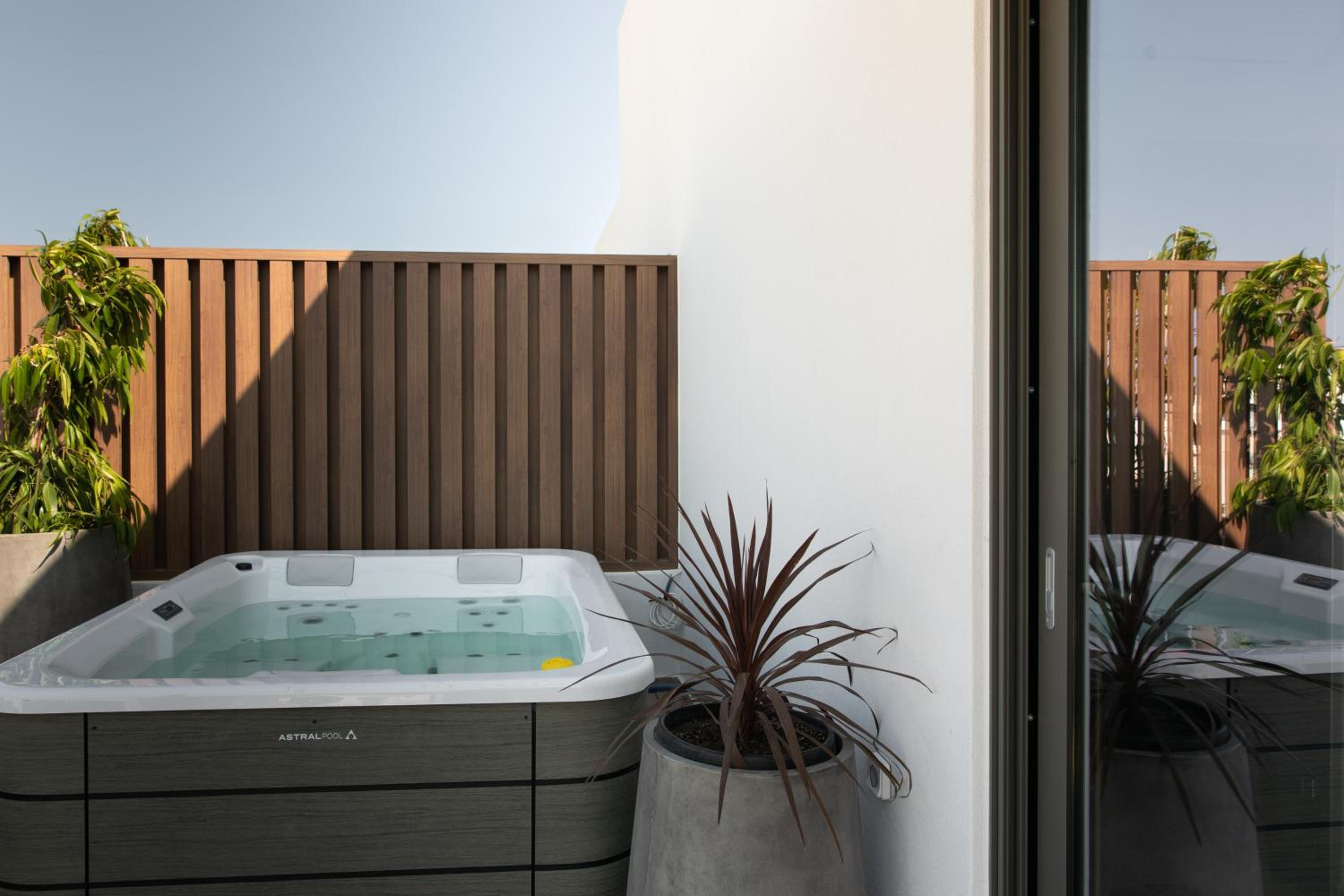 Deluxe Suite with Spa Bath - Photo 12