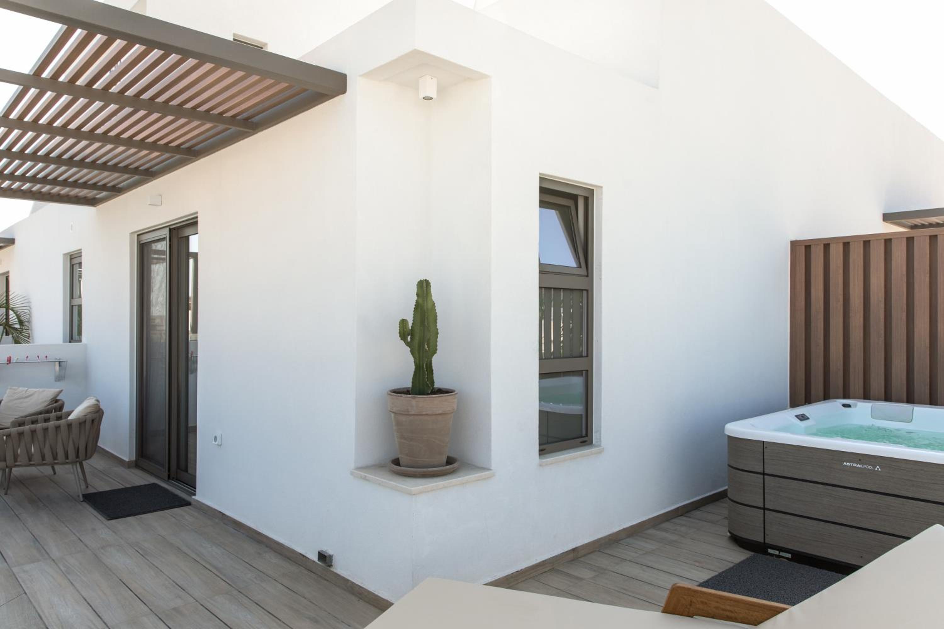 Deluxe Suite with Spa Bath - Photo 16