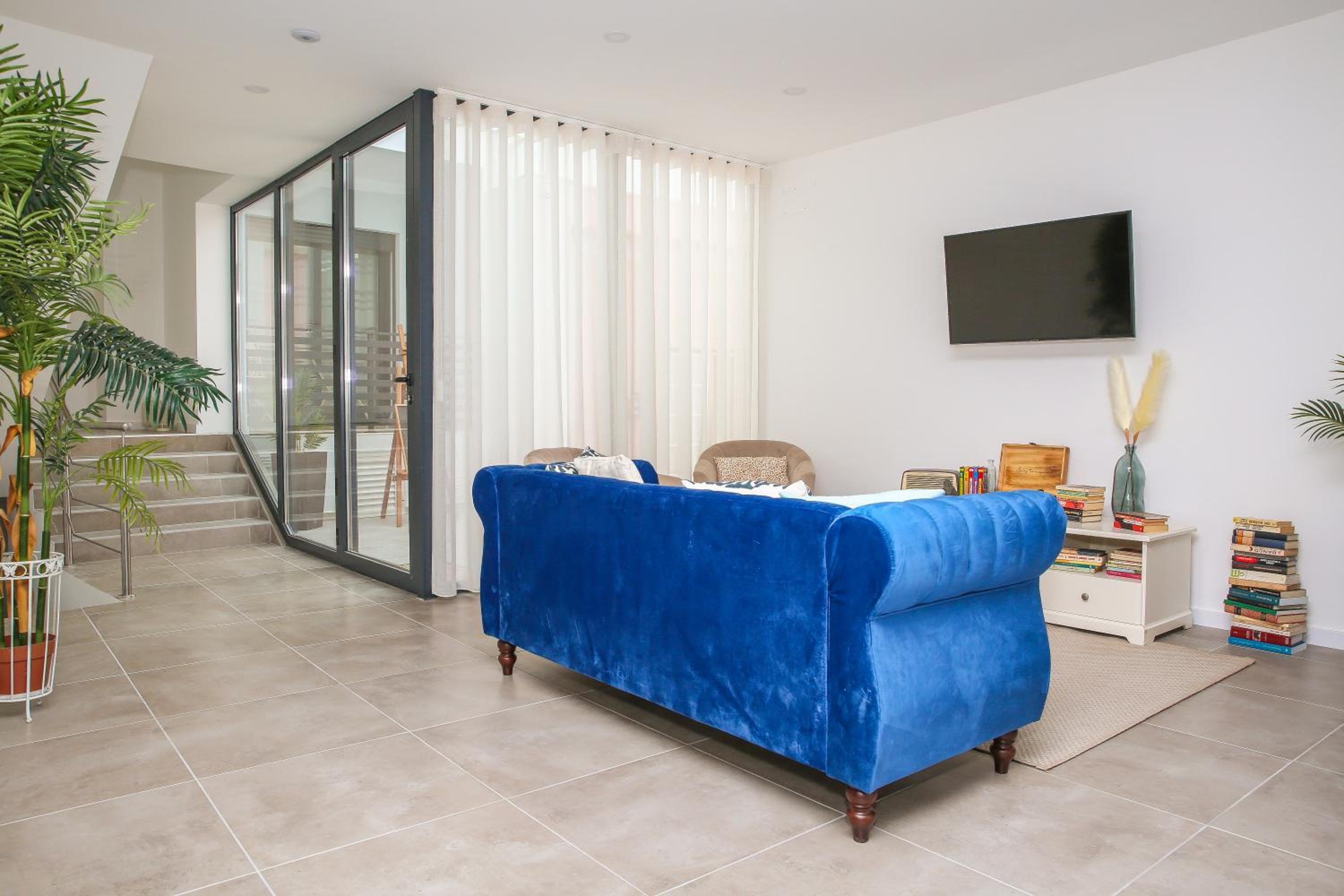 King Suite with Balcony - Photo 28