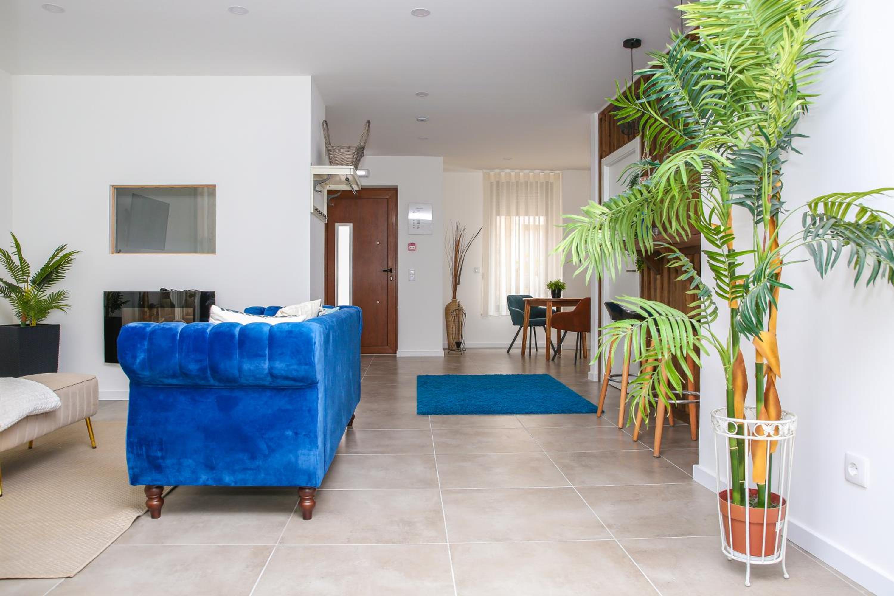 King Suite with Balcony - Photo 14