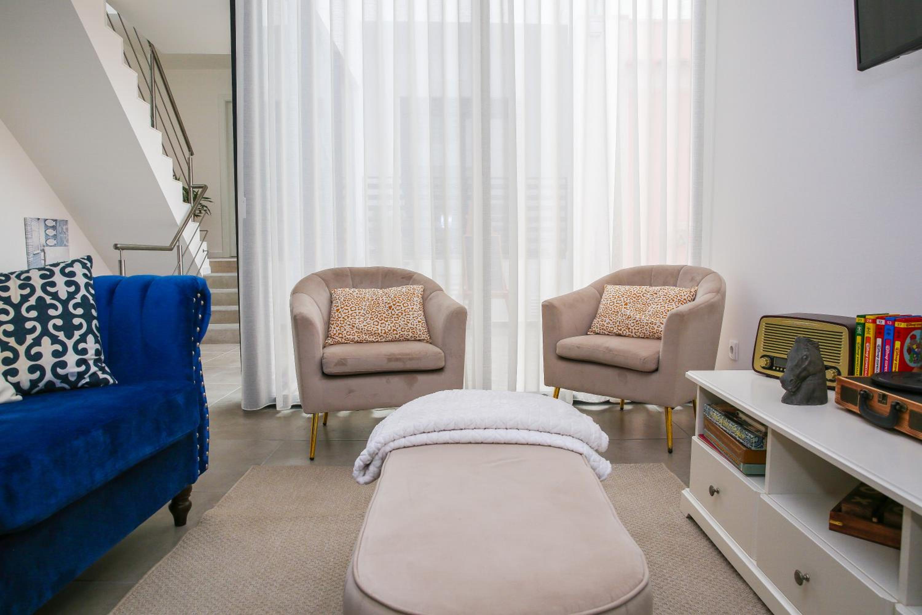 King Suite with Balcony - Photo 13