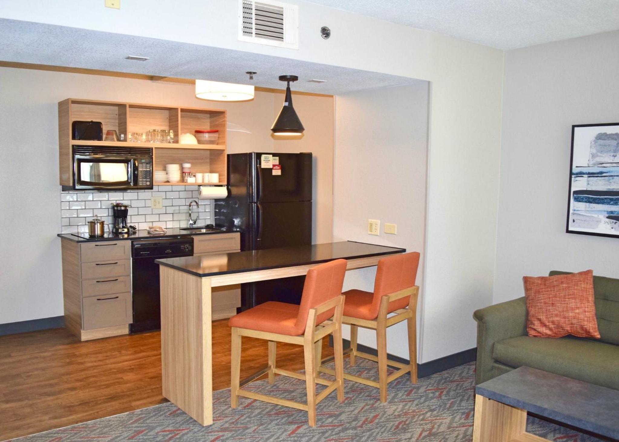 One-Bedroom King Suite - Photo 8