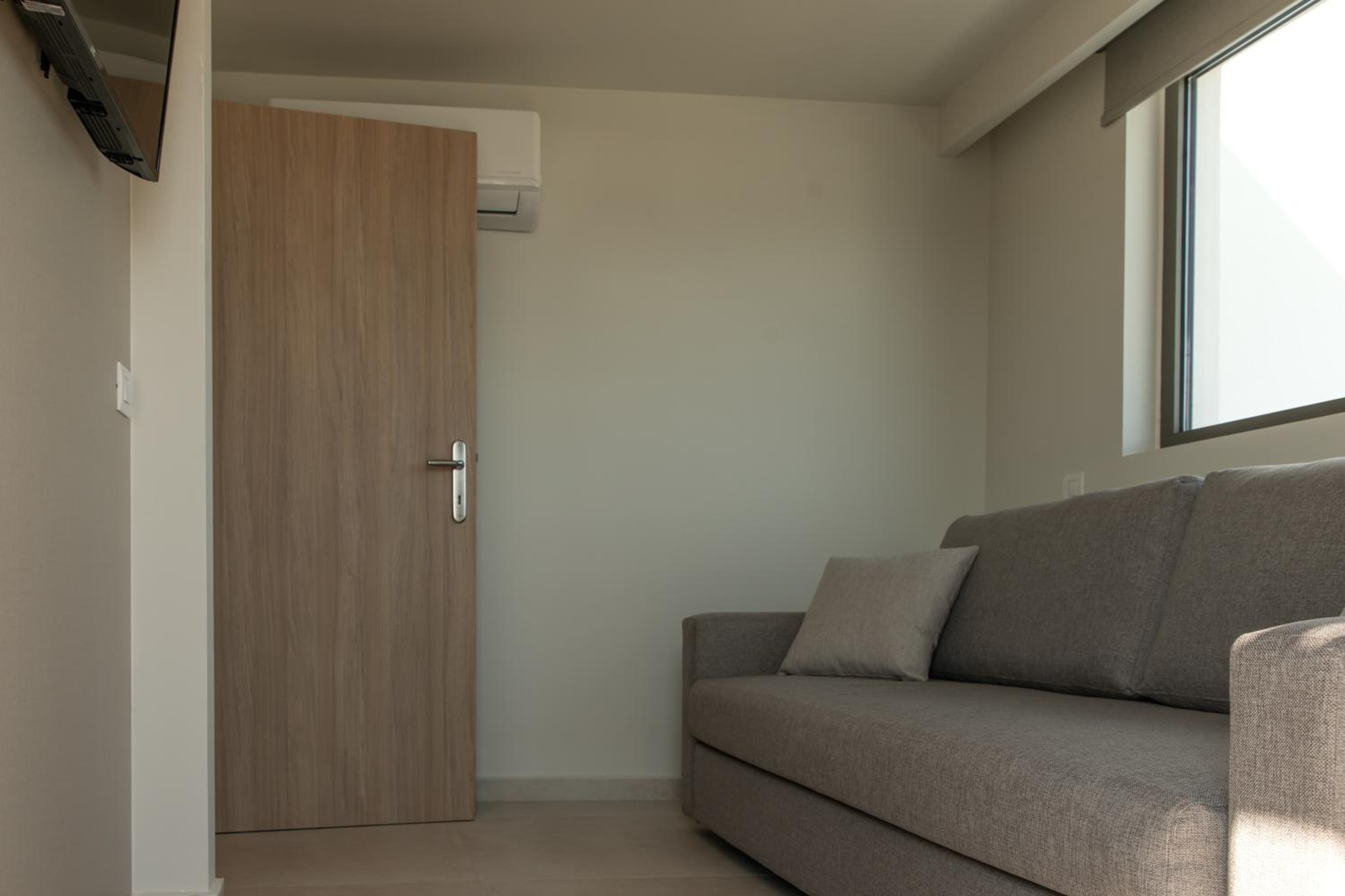 Deluxe Triple Room with Sea View photo 3