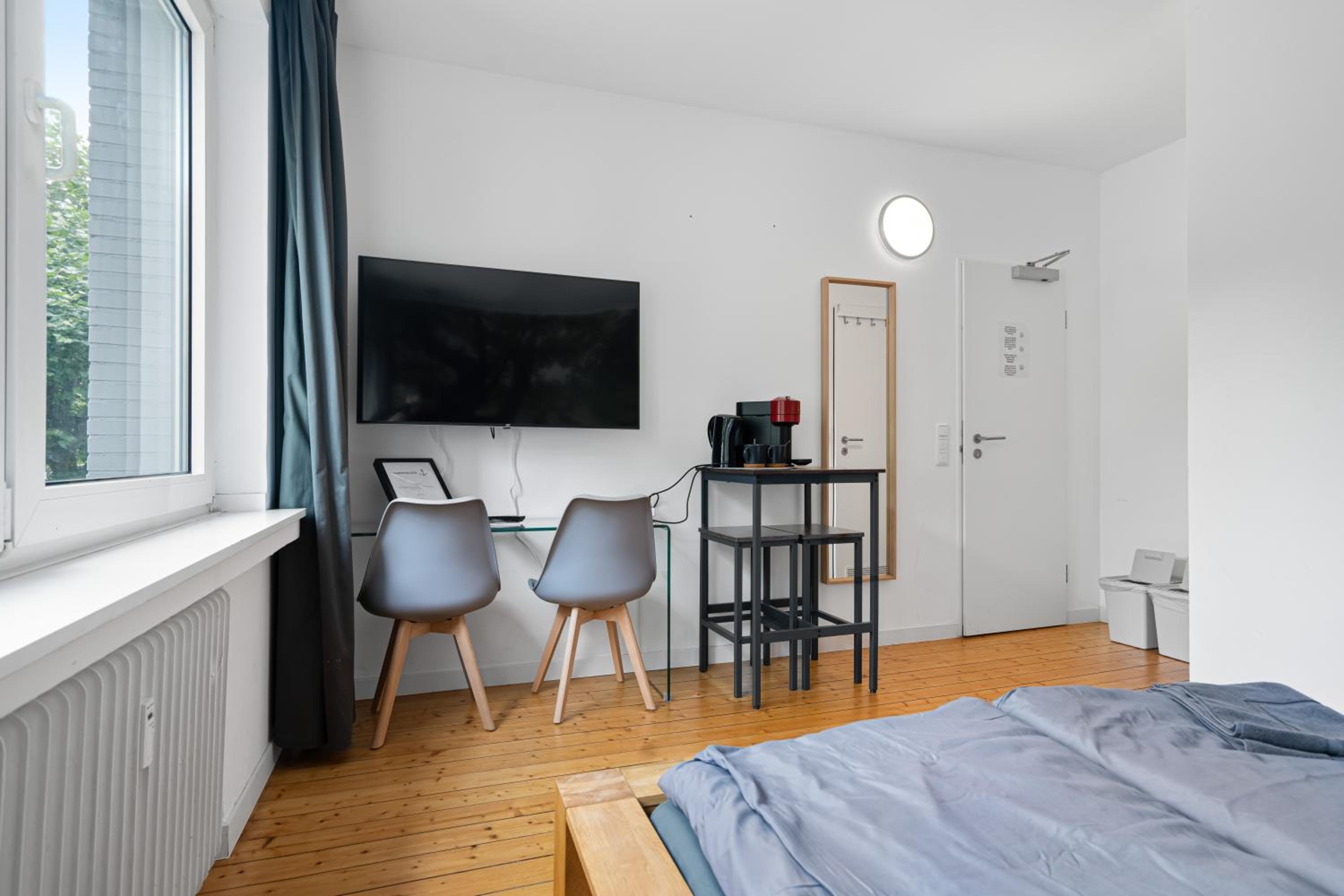 One-Bedroom Apartment photo 2