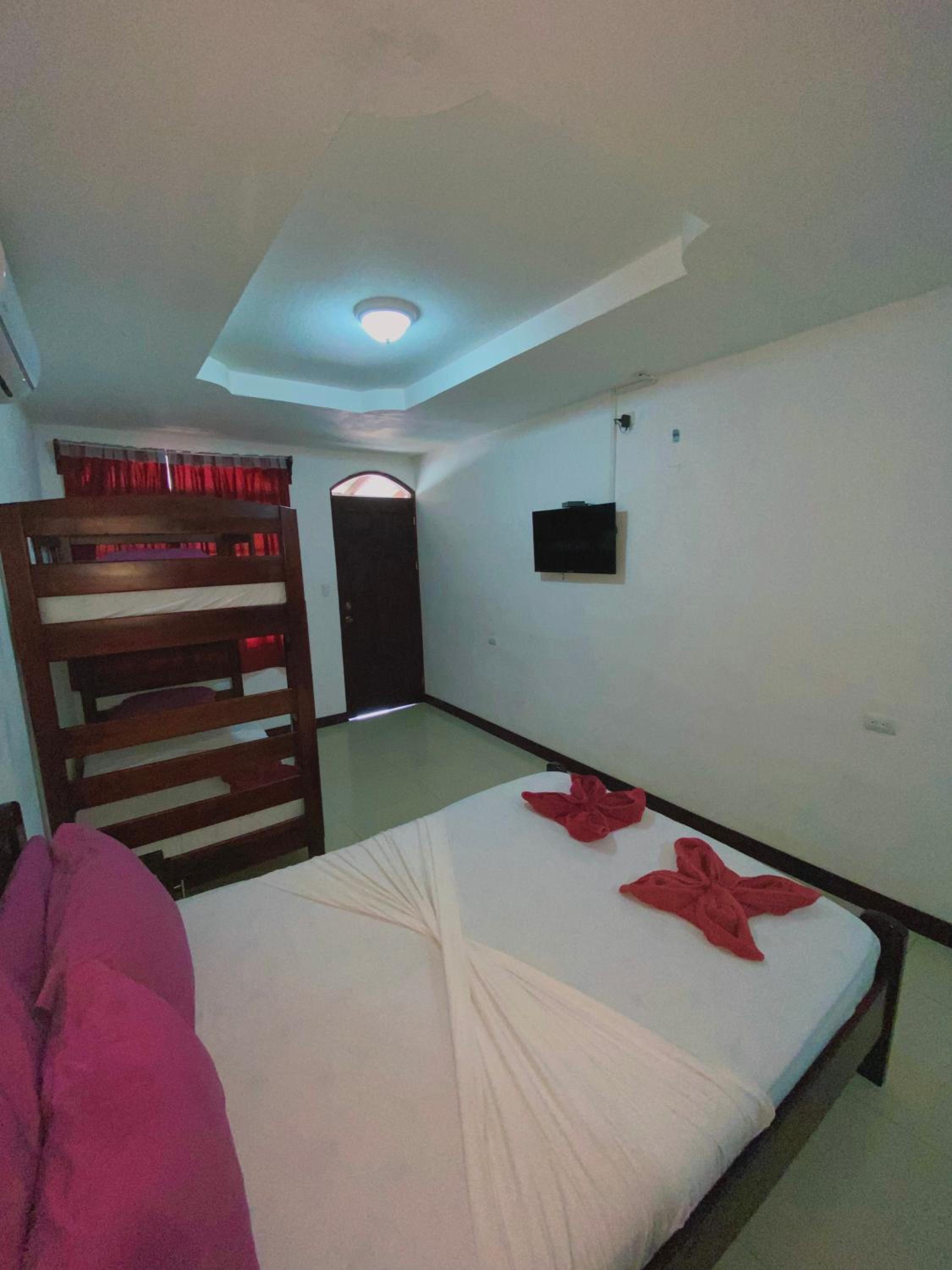 Quadruple Room with Balcony photo 3