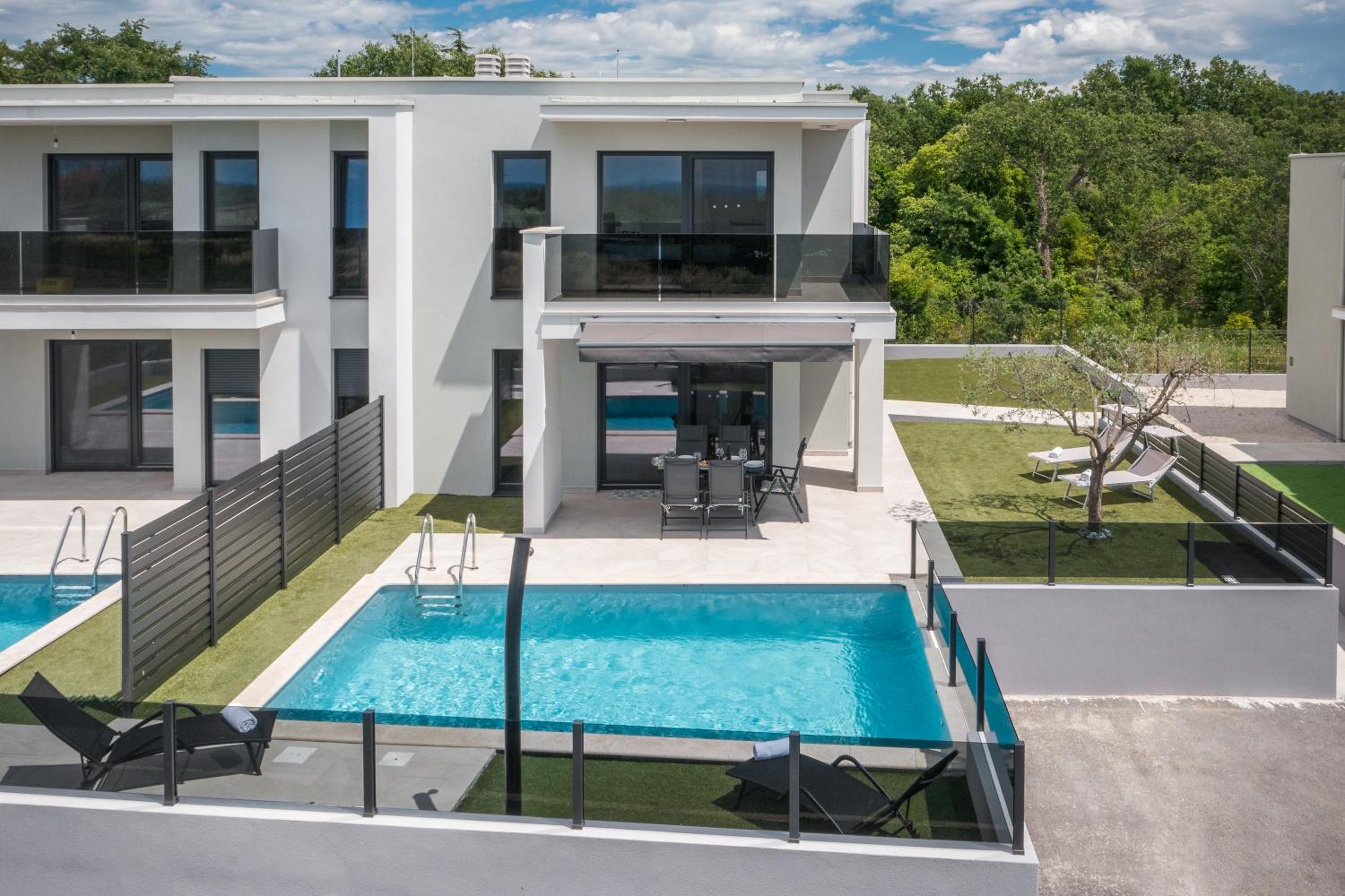 Villa photo 3