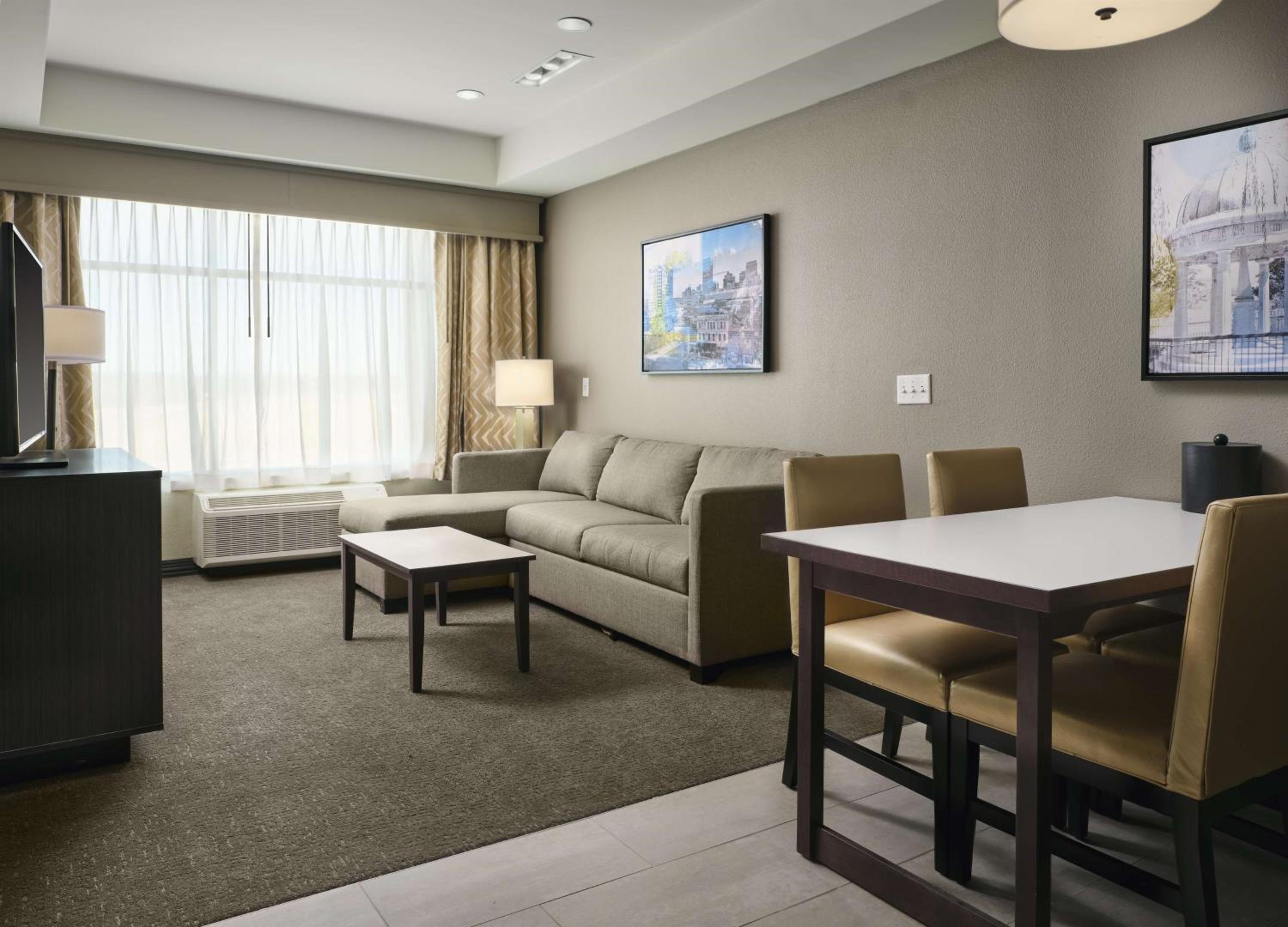 Queen Suite with Two Queen Beds and Sofa Bed - Bath Tub/Disability Access - Photo 3
