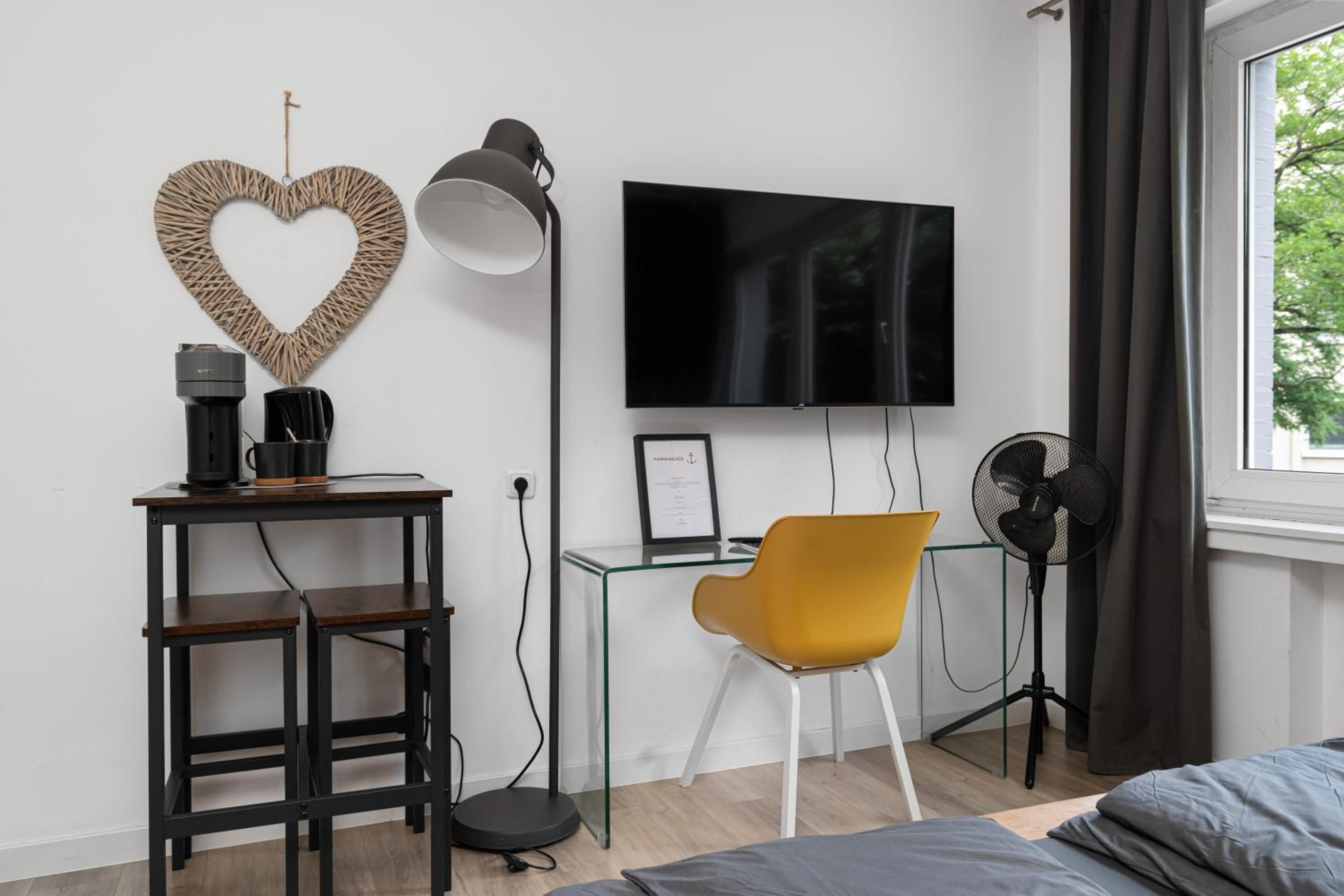 One-Bedroom Apartment photo 2