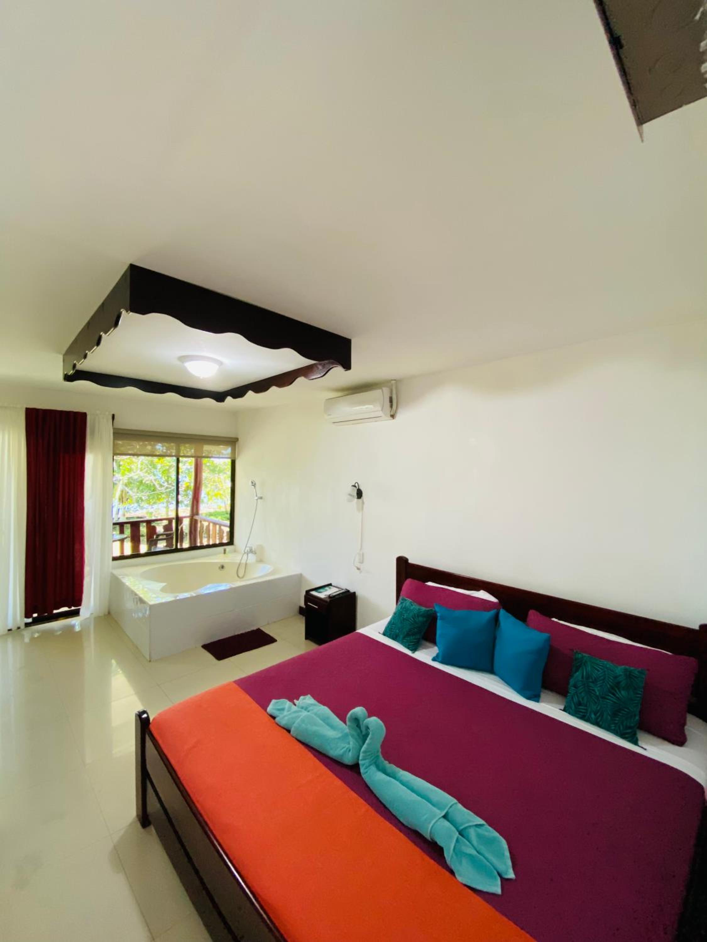 Deluxe Double Room with Balcony and Sea View photo 1