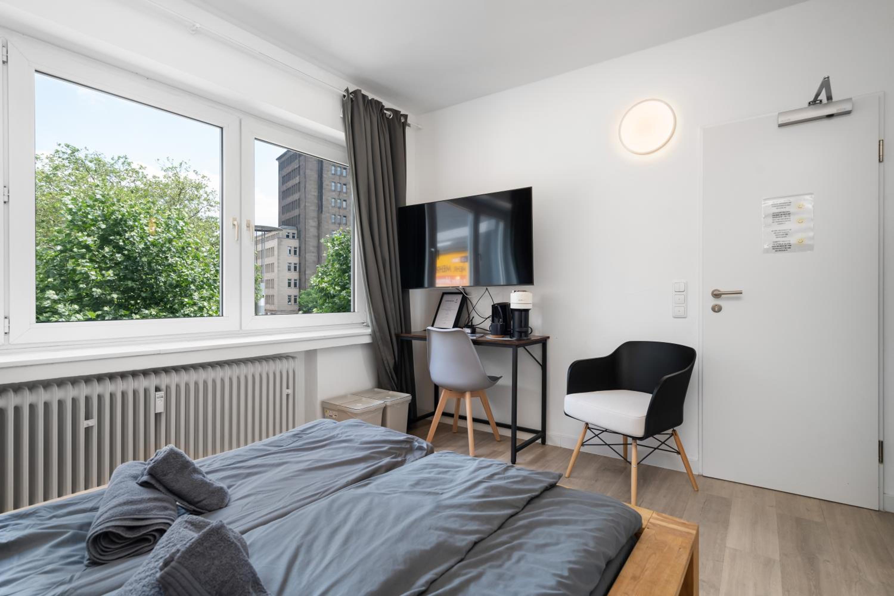 One-Bedroom Apartment photo 1