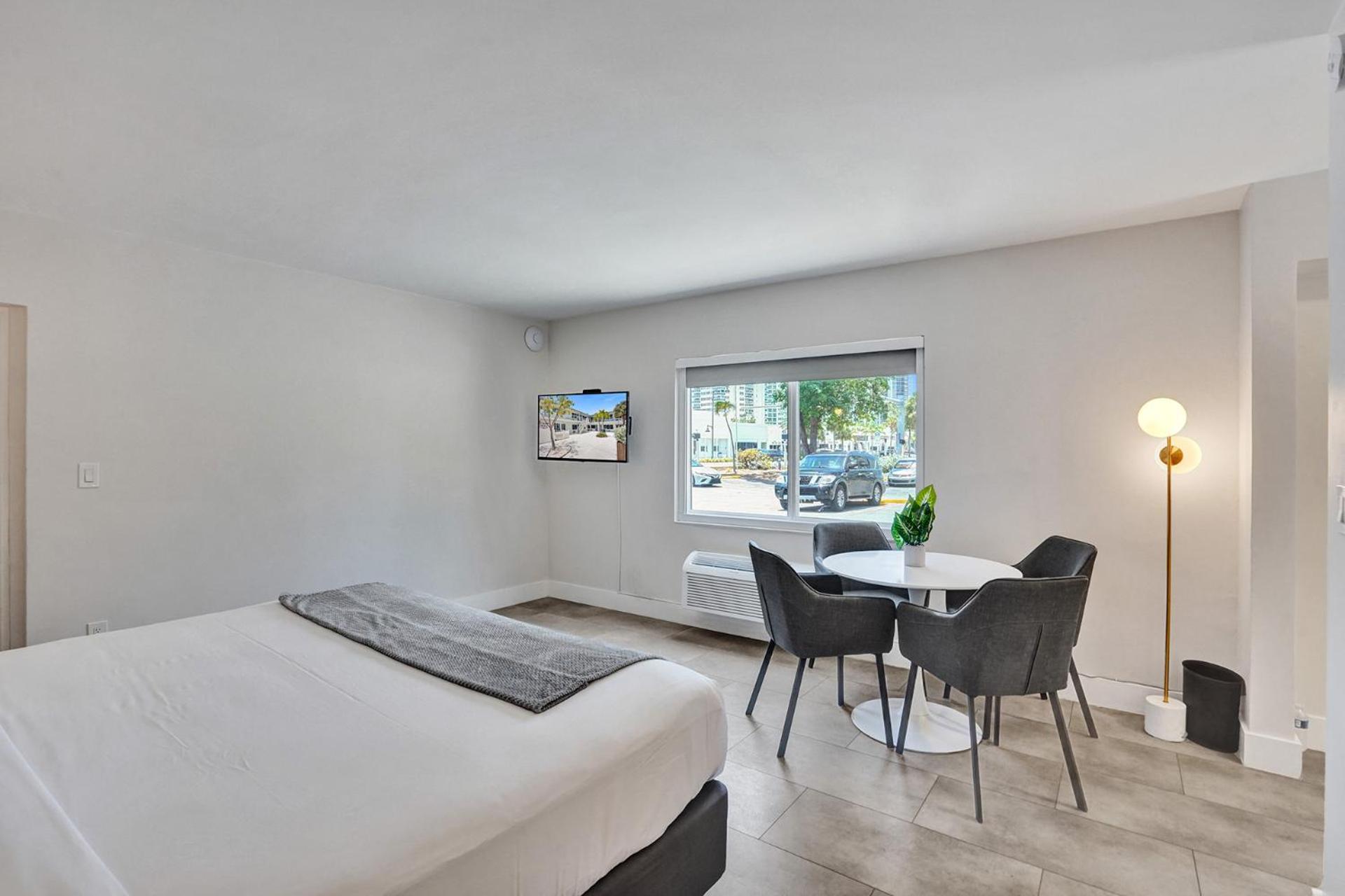 Premium King with Kitchenette  - Photo 2