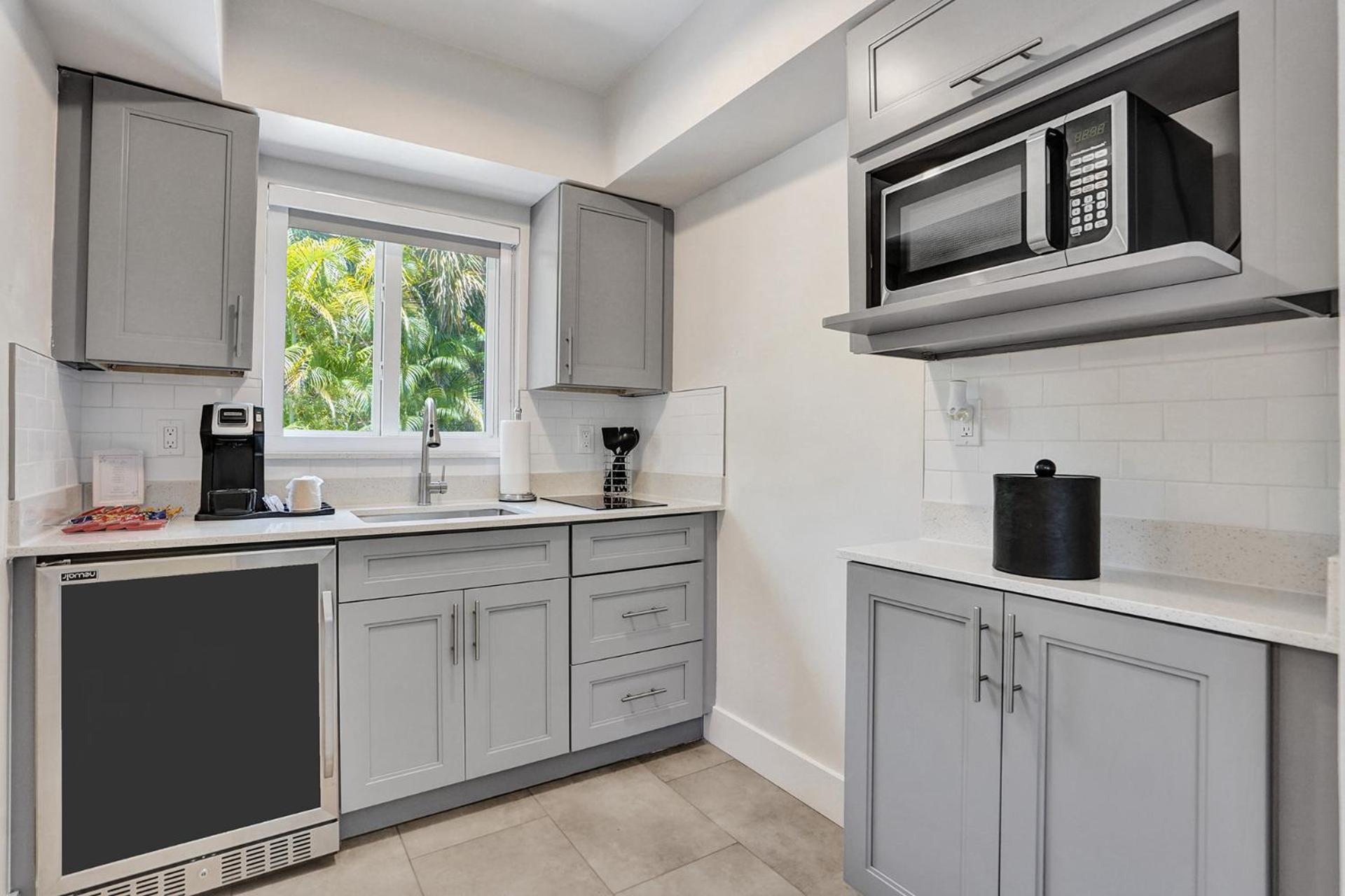 Premium King with Kitchenette  - Photo 5