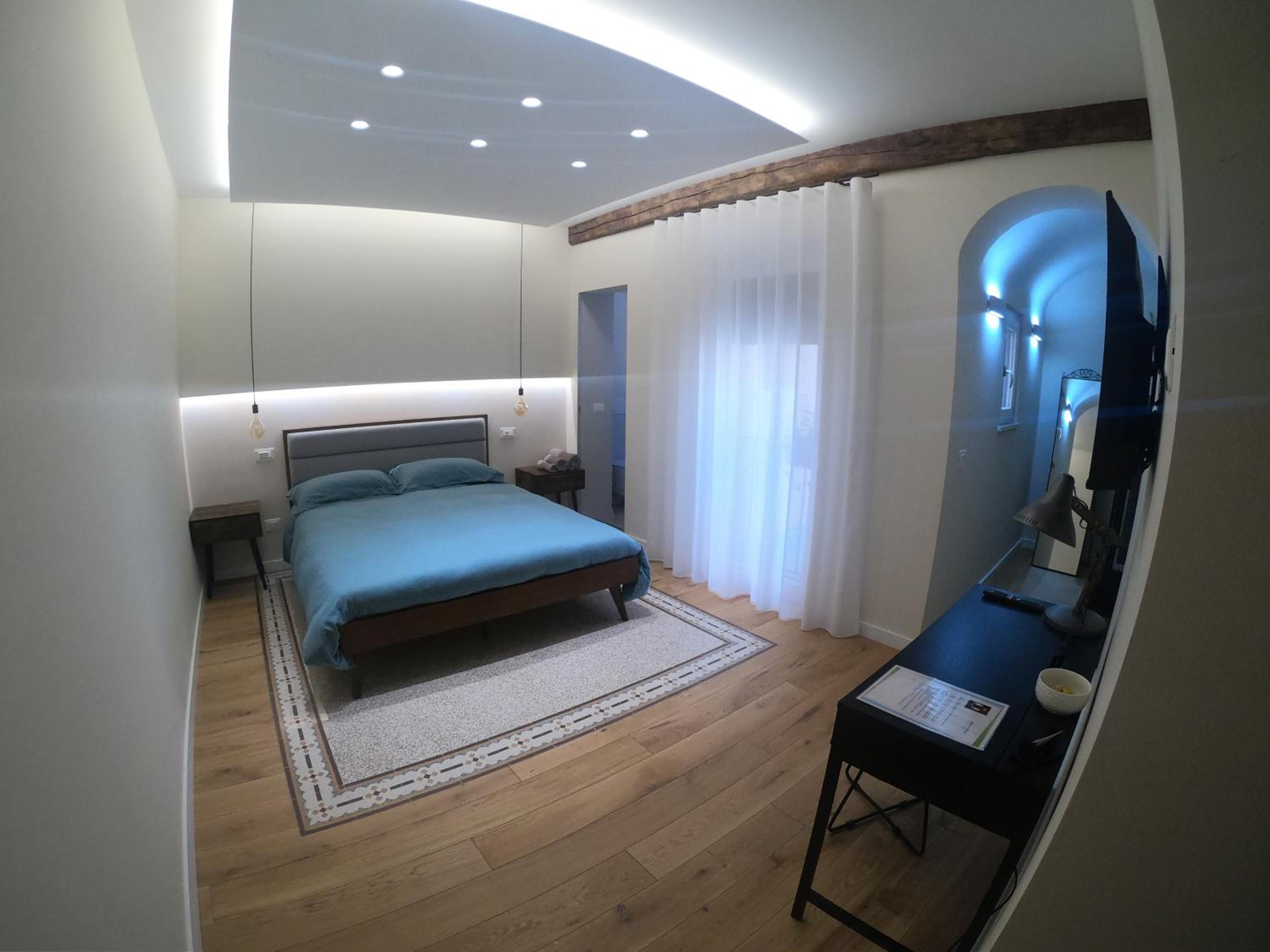 Large Double Room photo 1