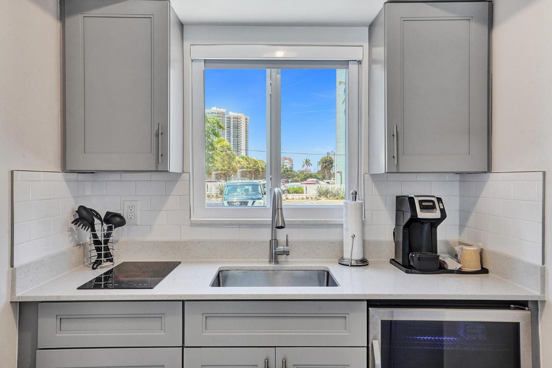 Premium King with Kitchenette  - Photo 6